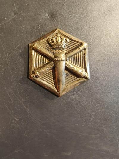 老王徽章第174期 - 荷兰陆军防空炮兵帽徽    二战时期   缺背杆