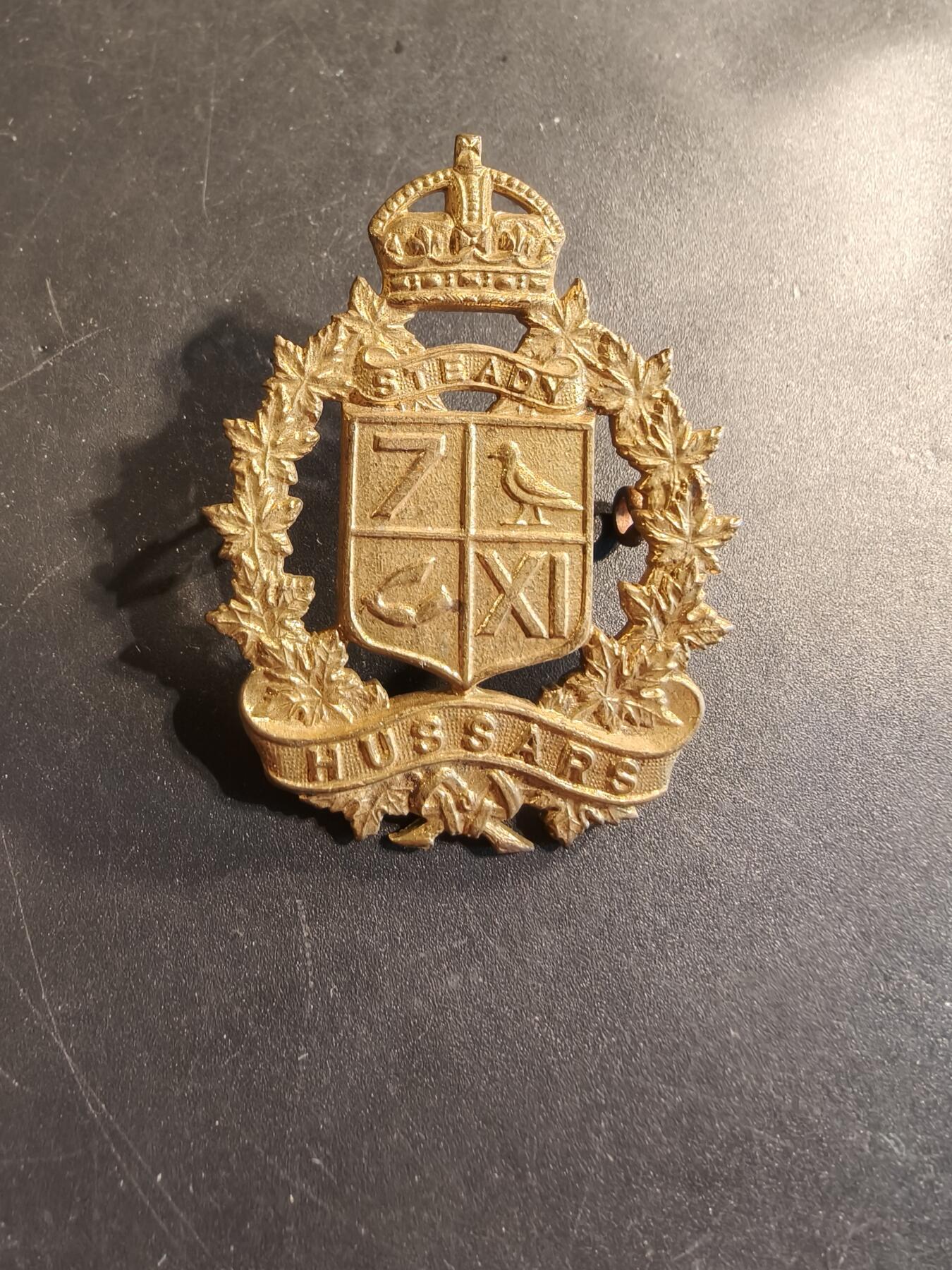 老王徽章第174期 英联邦皇家加拿大第7/11骠骑兵团帽徽     一战时期