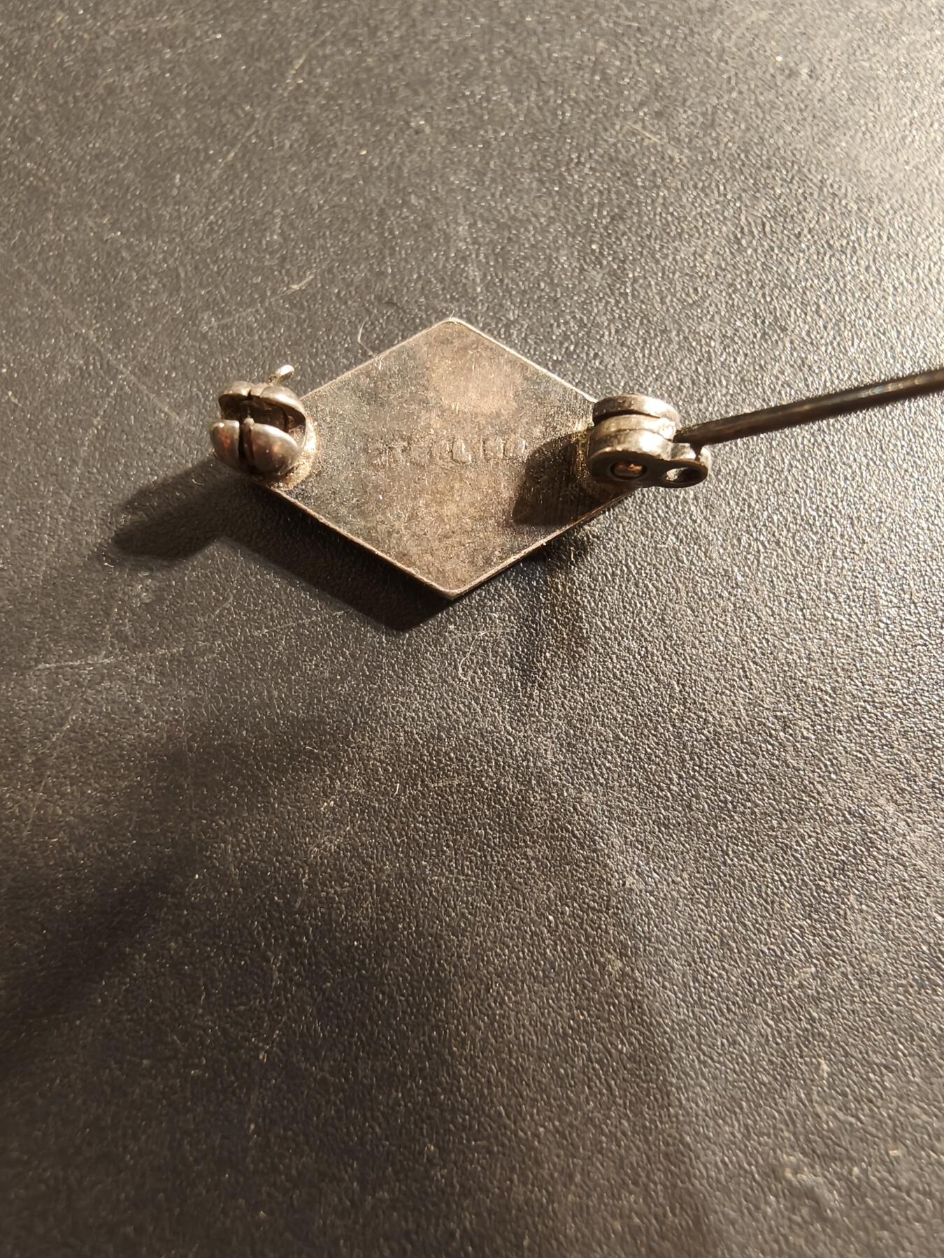 老王徽章第174期 美国海军证章    二战时期横针版   925银镀金珐琅     1.3g