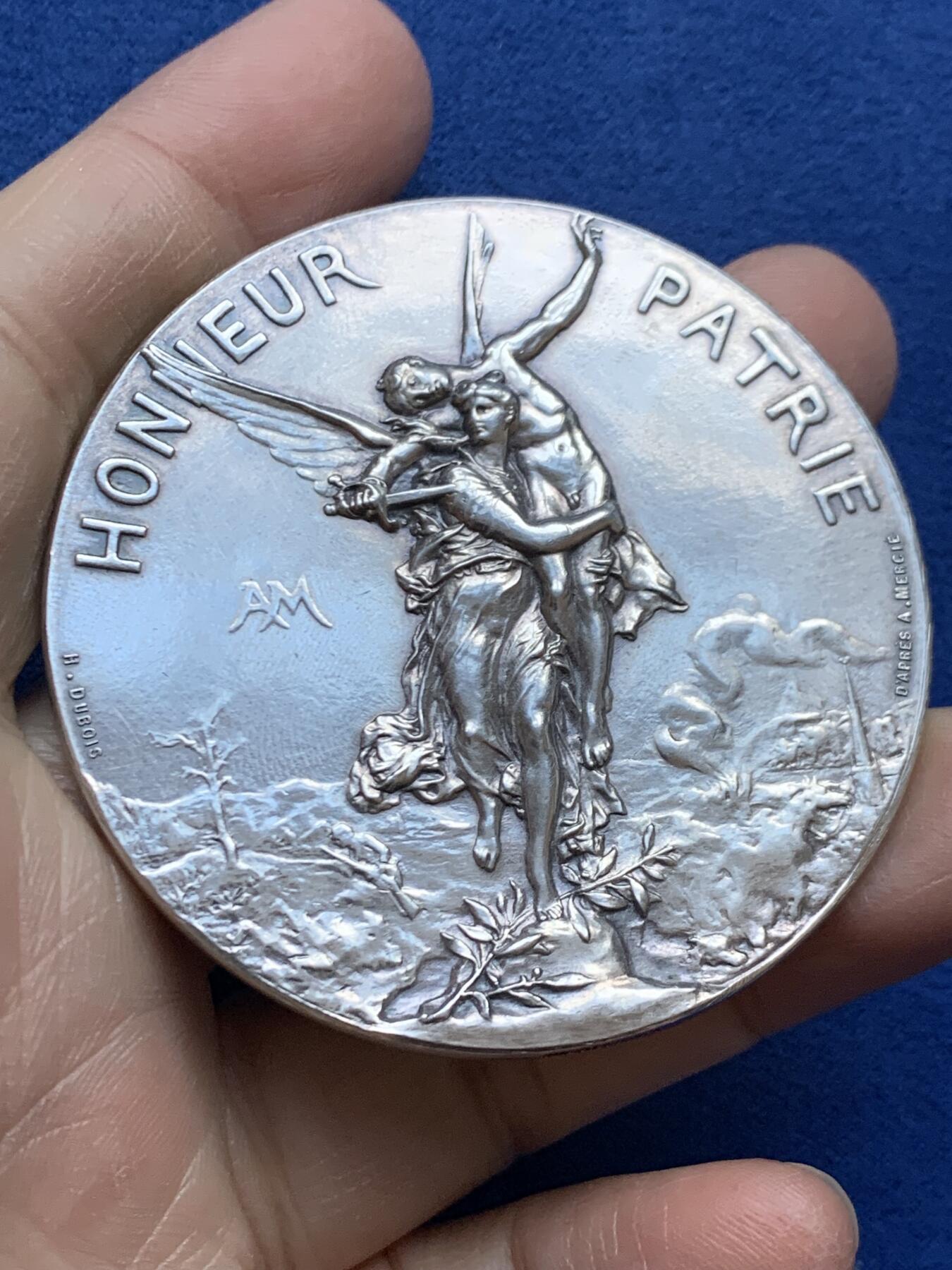 《竞宝斋》第454场 周日，周一 2场连拍 （全场包邮，欢迎送拍） 1886年法国射击节大银章 77.4克 58.6mm 丰饶角银标 带盒