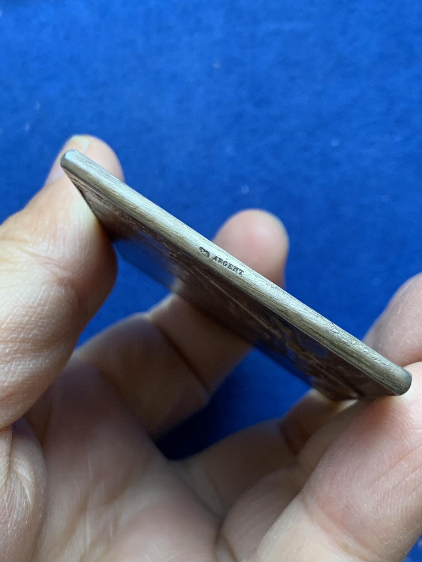 《竞宝斋》第454场 周日，周一 2场连拍 （全场包邮，欢迎送拍） 法国射击协会联合会颁发 1901年射击节大银章 好品 包浆很好 丰饶角银 带原始皮套  大尺寸64*48.2mm 71.4克 丰饶角银标