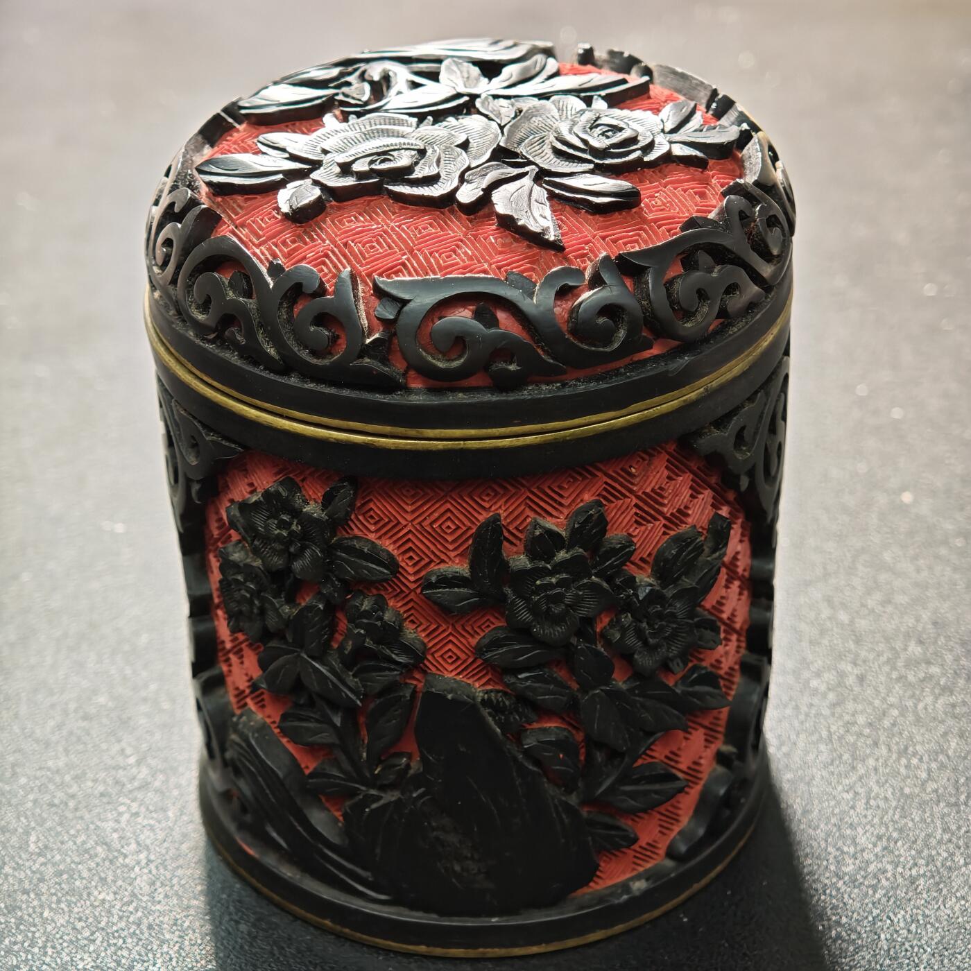 【德藏】世界币章拍卖第160期 回流 铜胎漆器雕刻茶叶罐 直径约：85mm；高约101.6mm；重约：330g