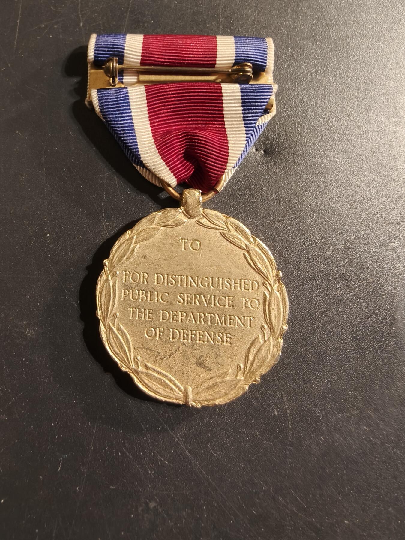 老王徽章第174期 美国国防部杰出公共服务奖章