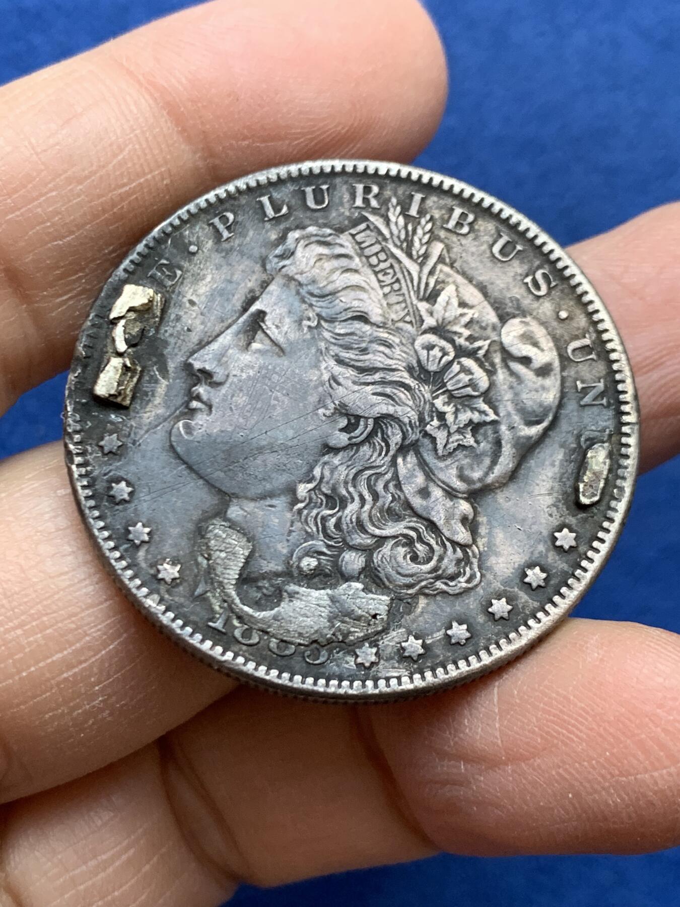 《竞宝斋》第454场 周日，周一 2场连拍 （全场包邮，欢迎送拍） 美国摩根老黑包浆，可惜做过胸针 26.85克