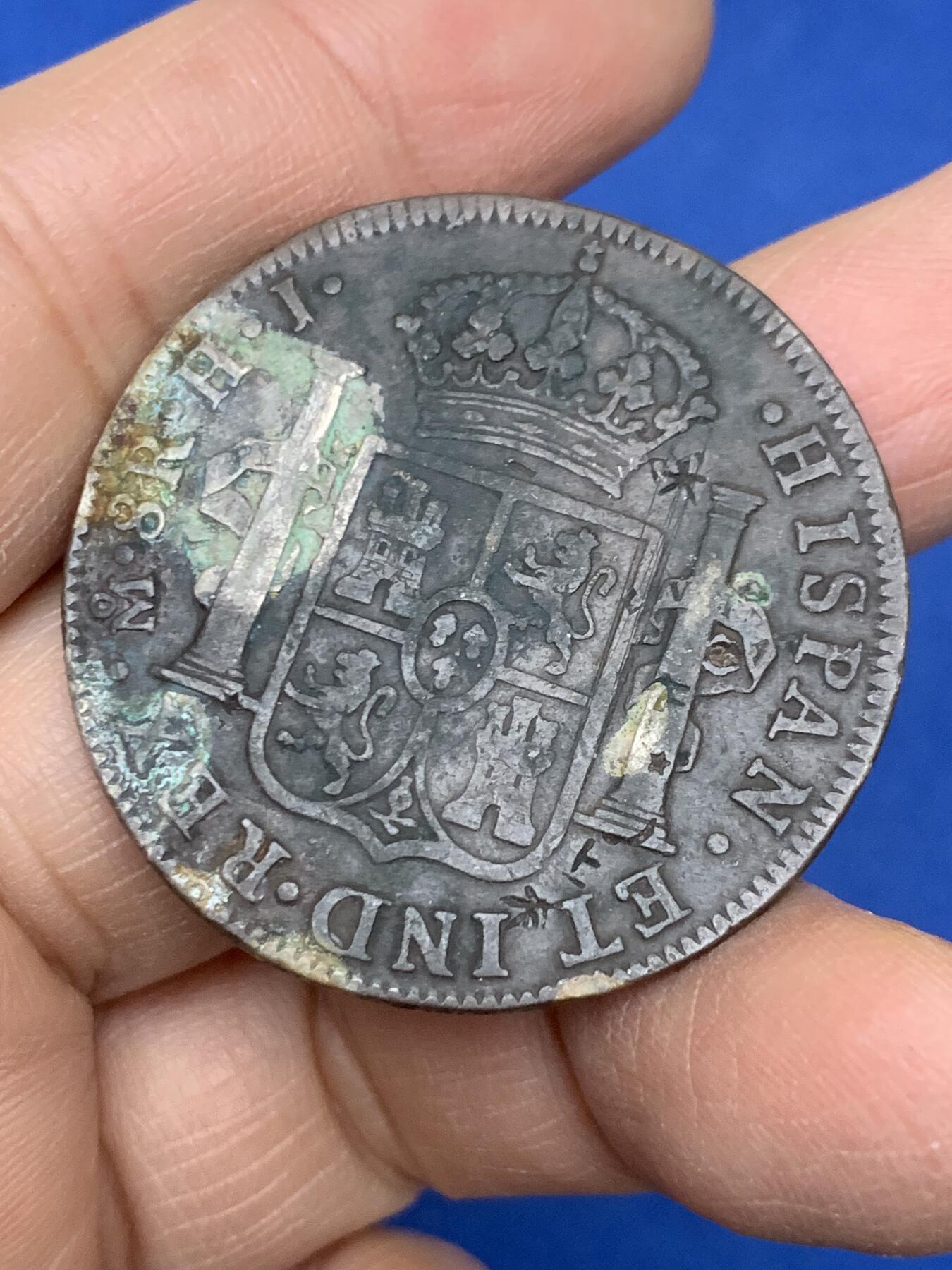 《竞宝斋》第454场 周日，周一 2场连拍 （全场包邮，欢迎送拍） 西班牙1810年斐迪南七世双柱，海捞水坑，有腐蚀，凑品种