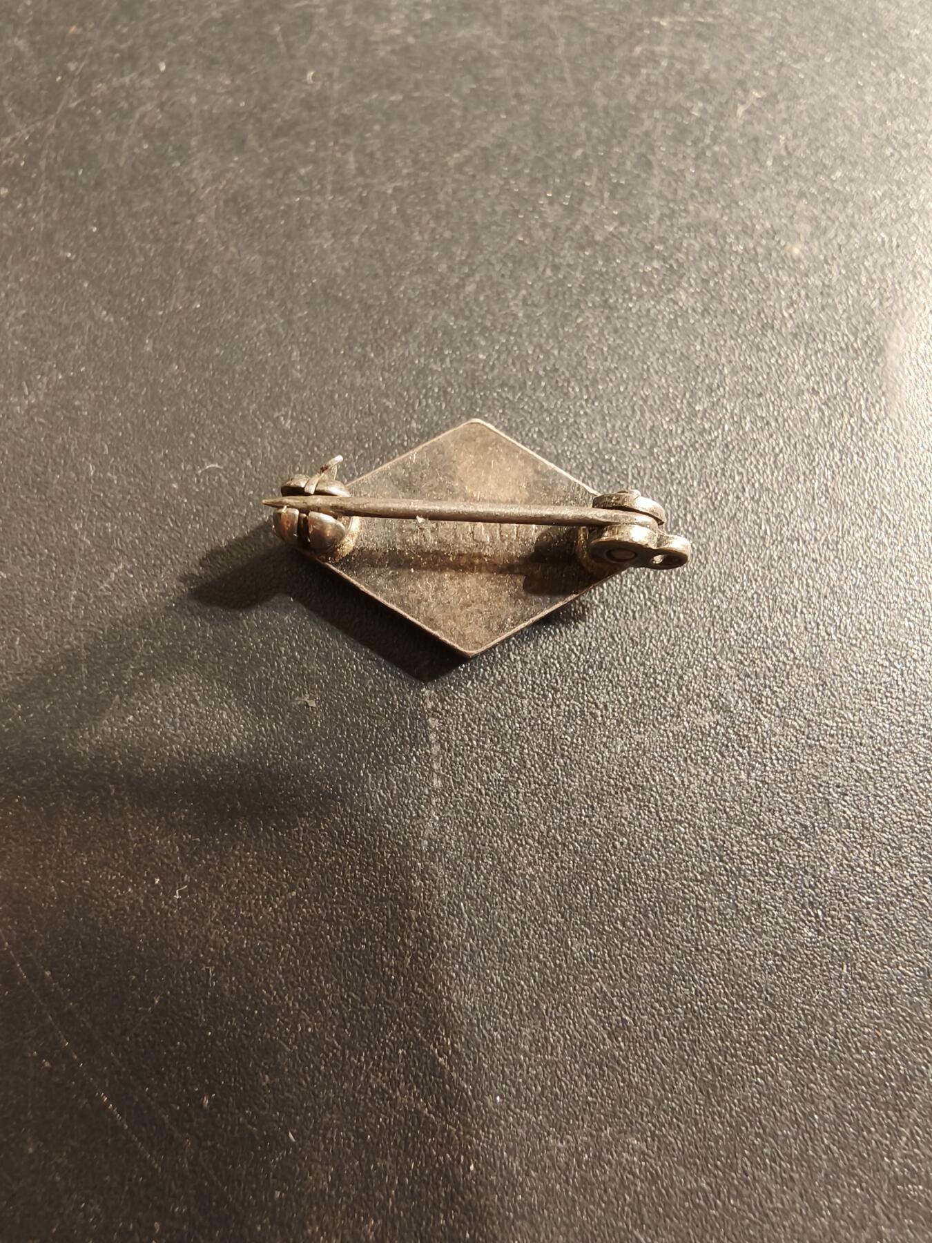 老王徽章第174期 美国海军证章    二战时期横针版   925银镀金珐琅     1.3g