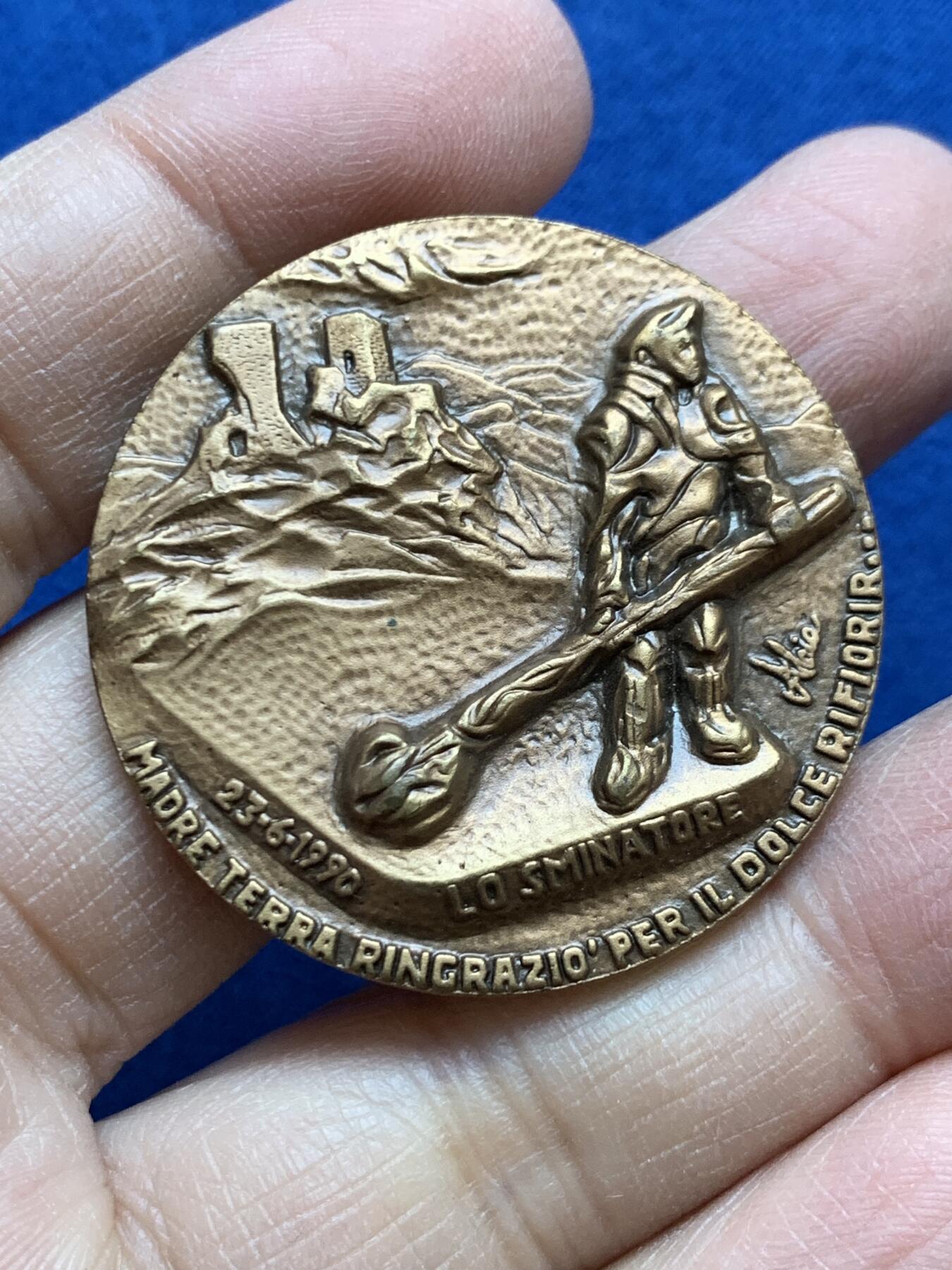 《竞宝斋》第454场 周日，周一 2场连拍 （全场包邮，欢迎送拍） 地球矿工铜章 30.4克 39.6mm