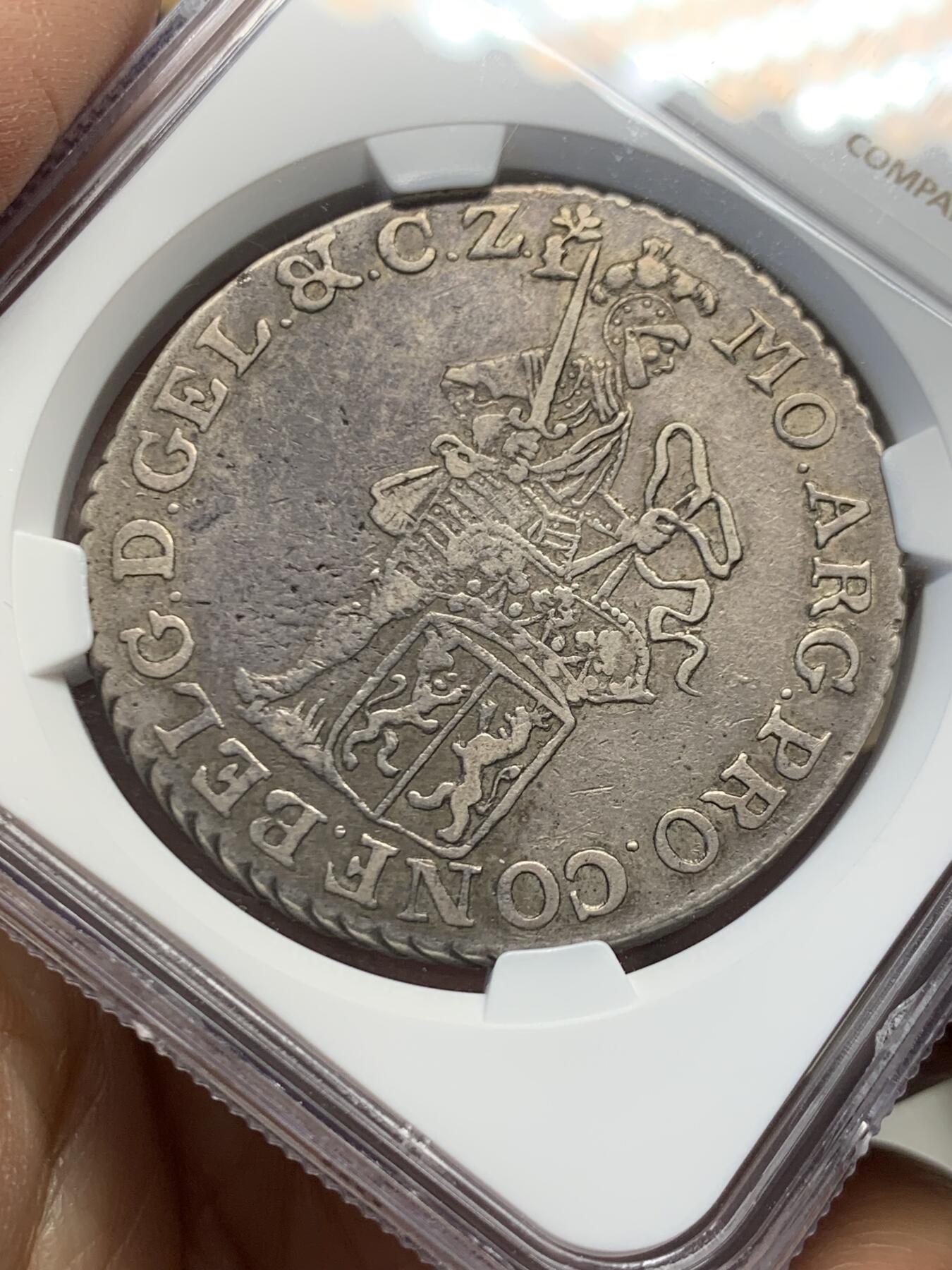 《竞宝斋》第454场 周日，周一 2场连拍 （全场包邮，欢迎送拍） NGC XF 荷兰 格尔德兰省 1775年 1杜卡特 银币 荷兰三剑客之一的武士银币 这个省份比较少见 极美黑包浆 细节不错 热门品种