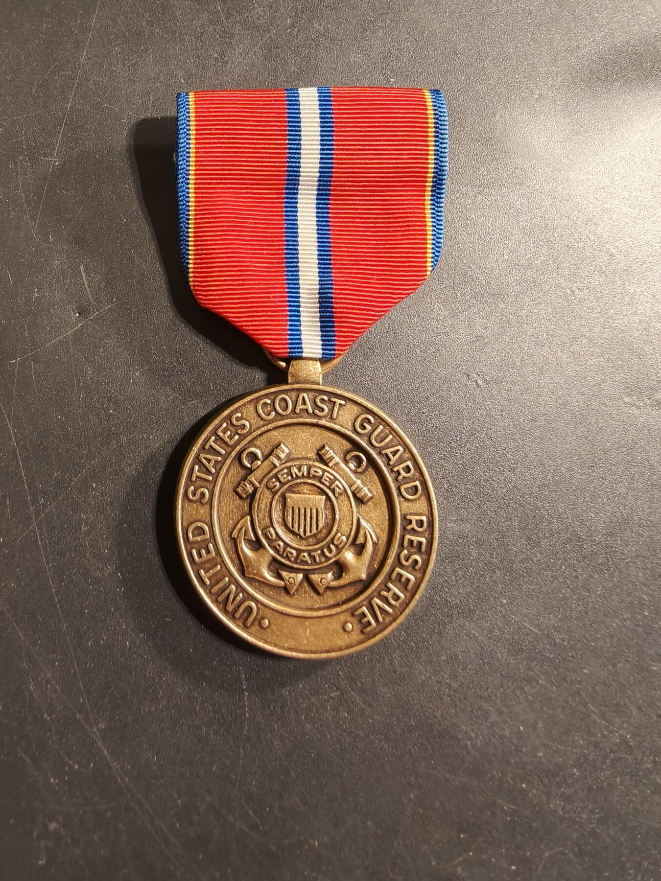 老王徽章第174期 美国海岸警备队预备役品德优良奖章