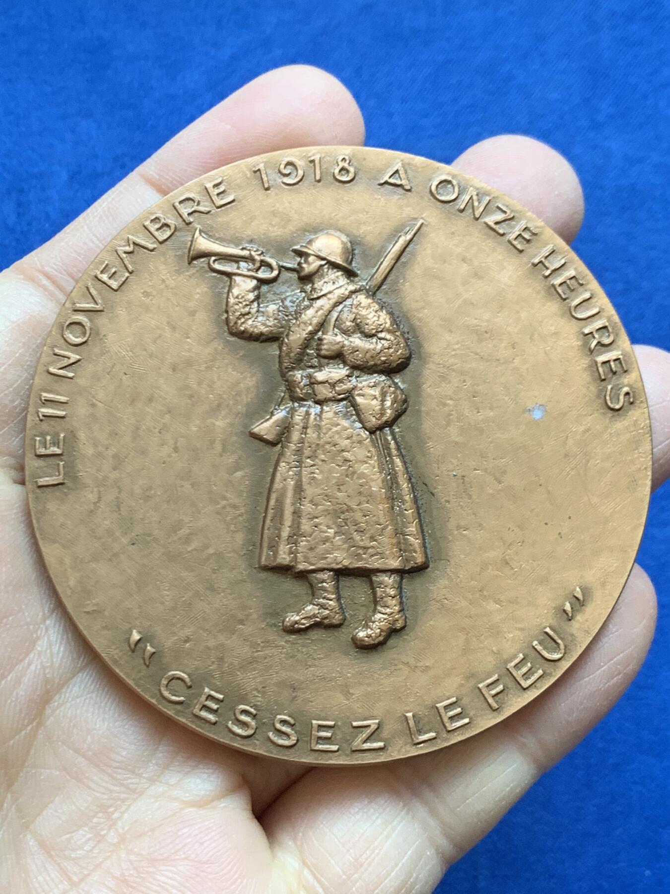 《竞宝斋》第454场 周日，周一 2场连拍 （全场包邮，欢迎送拍） 法国一战胜利五十周年纪念大铜章 1968 丰饶角铜标 169.8克 68.2mm