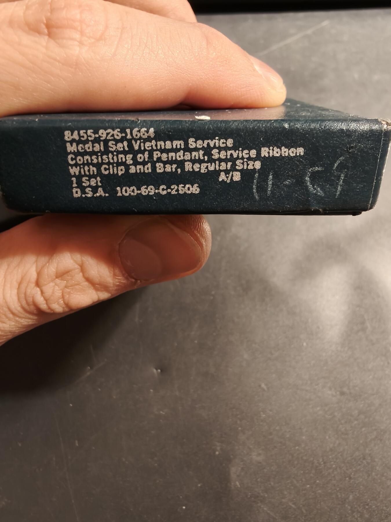 老王徽章第174期 美国越战服役奖章    原盒带略