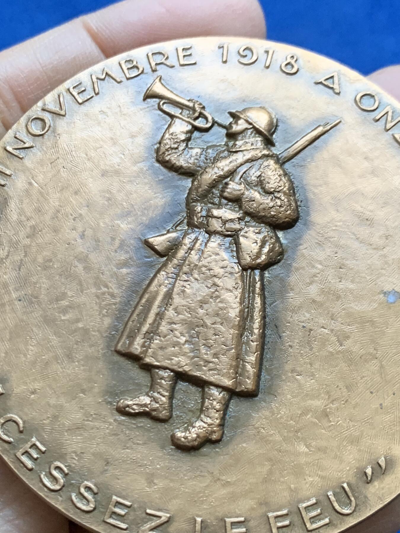 《竞宝斋》第454场 周日，周一 2场连拍 （全场包邮，欢迎送拍） 法国一战胜利五十周年纪念大铜章 1968 丰饶角铜标 169.8克 68.2mm