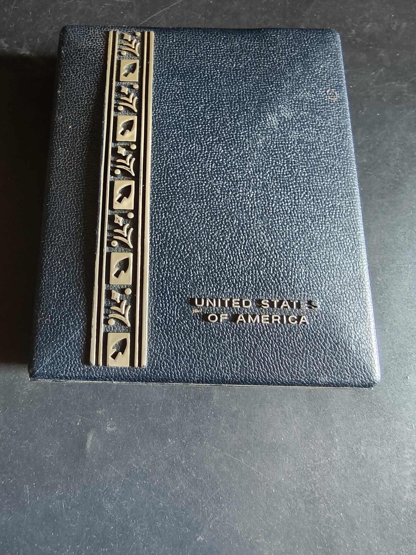 老王徽章第174期 美国海军杰出服役十字勋章      原盒带略