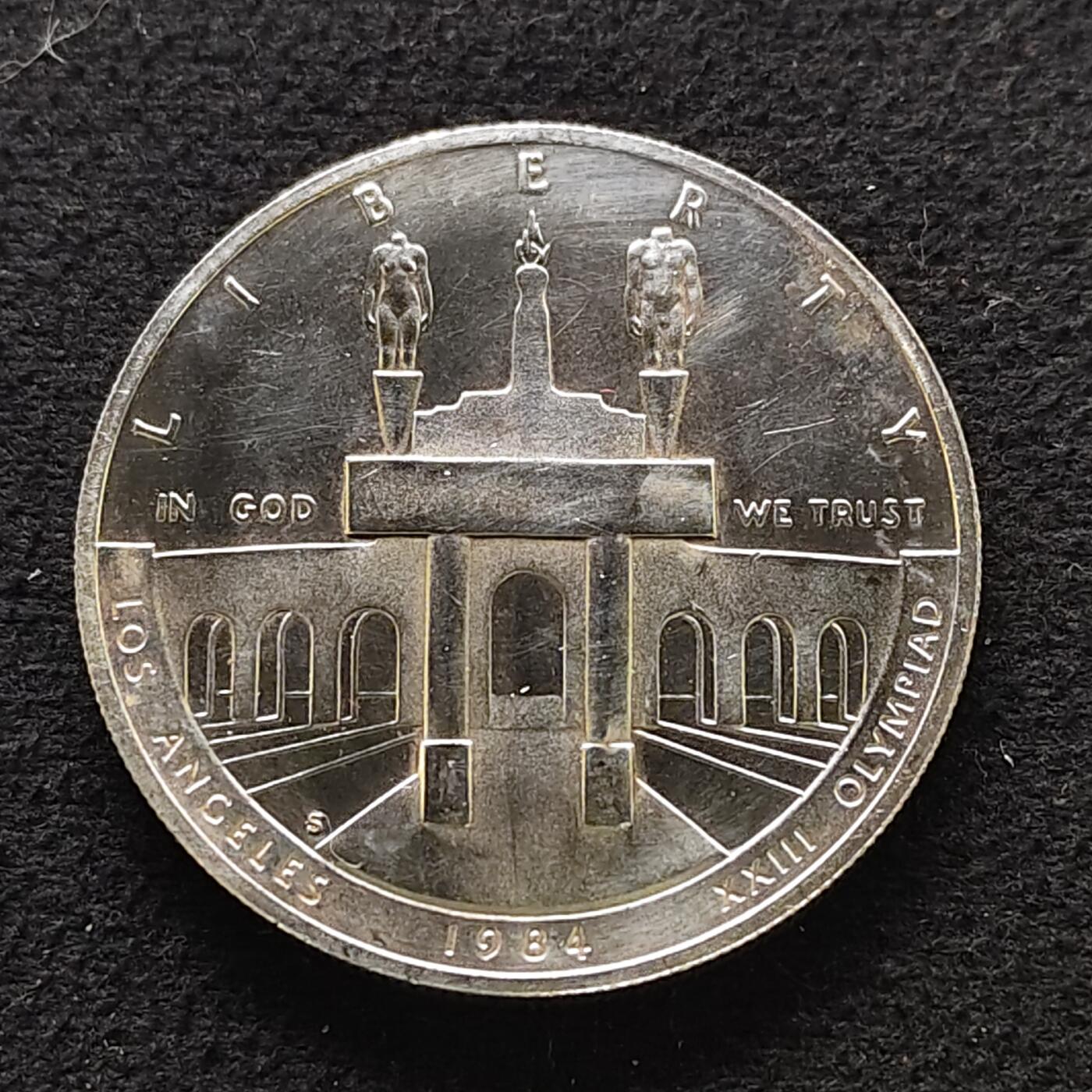 【全场包邮】纯粹捡漏拍493场 美国1984年1元洛杉矶奥运会纪念银币【38.1毫米26.73克，纯银价约433元（按18元银价折算）】