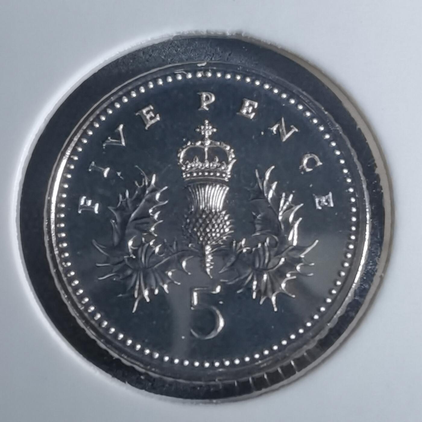 沼泽如烟--第953场 英国2004年5便士