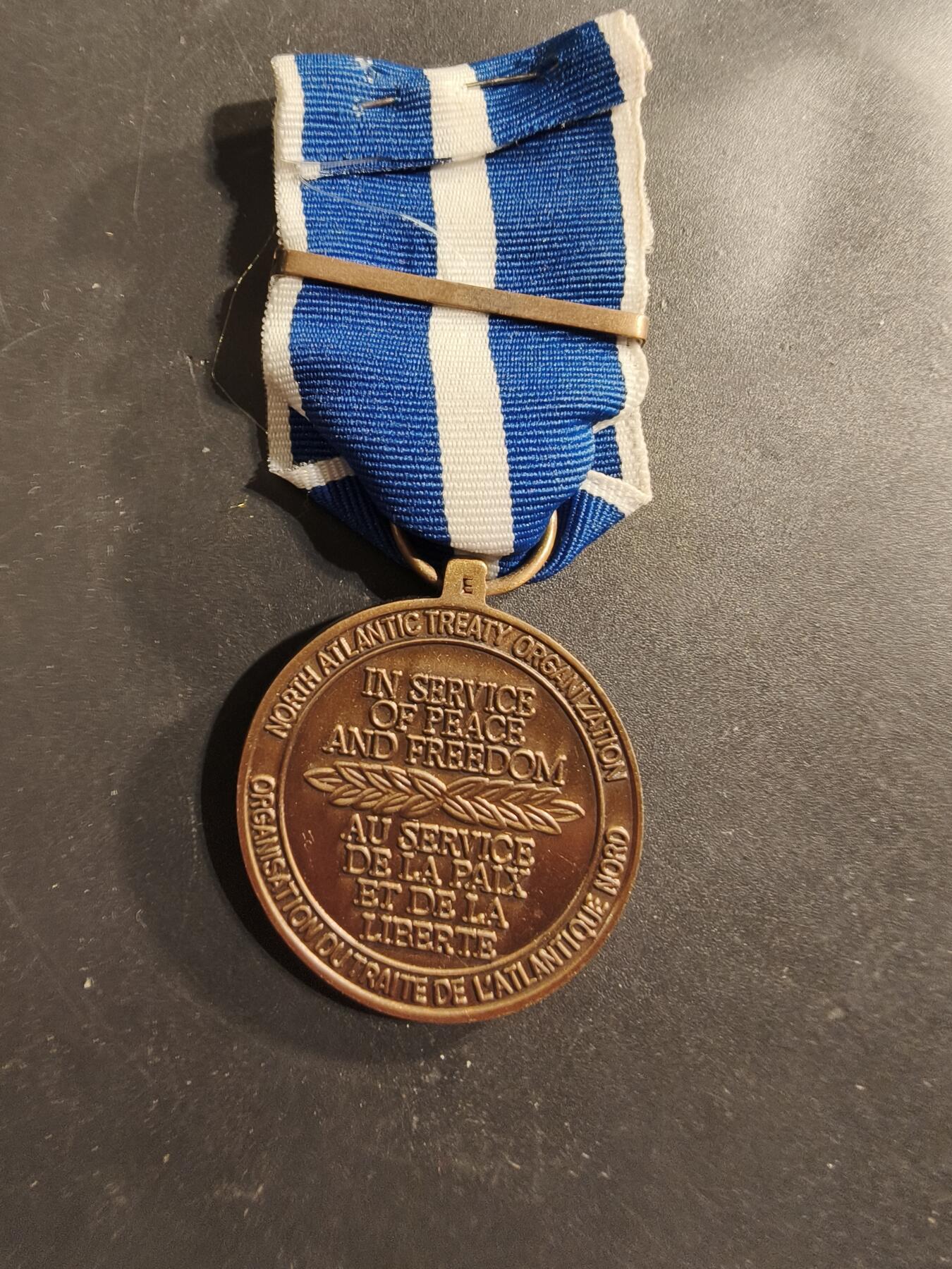 老王徽章第174期 北约维和奖章    法国版    科索沃勋条