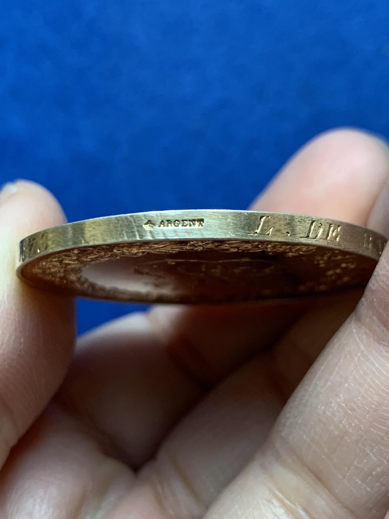 《竞宝斋》第454场 周日，周一 2场连拍 （全场包邮，欢迎送拍） 法国1873年结婚纪念镀金银章 大版 41.3MM 31.2克g 蜜蜂银标 少见好品 赐福