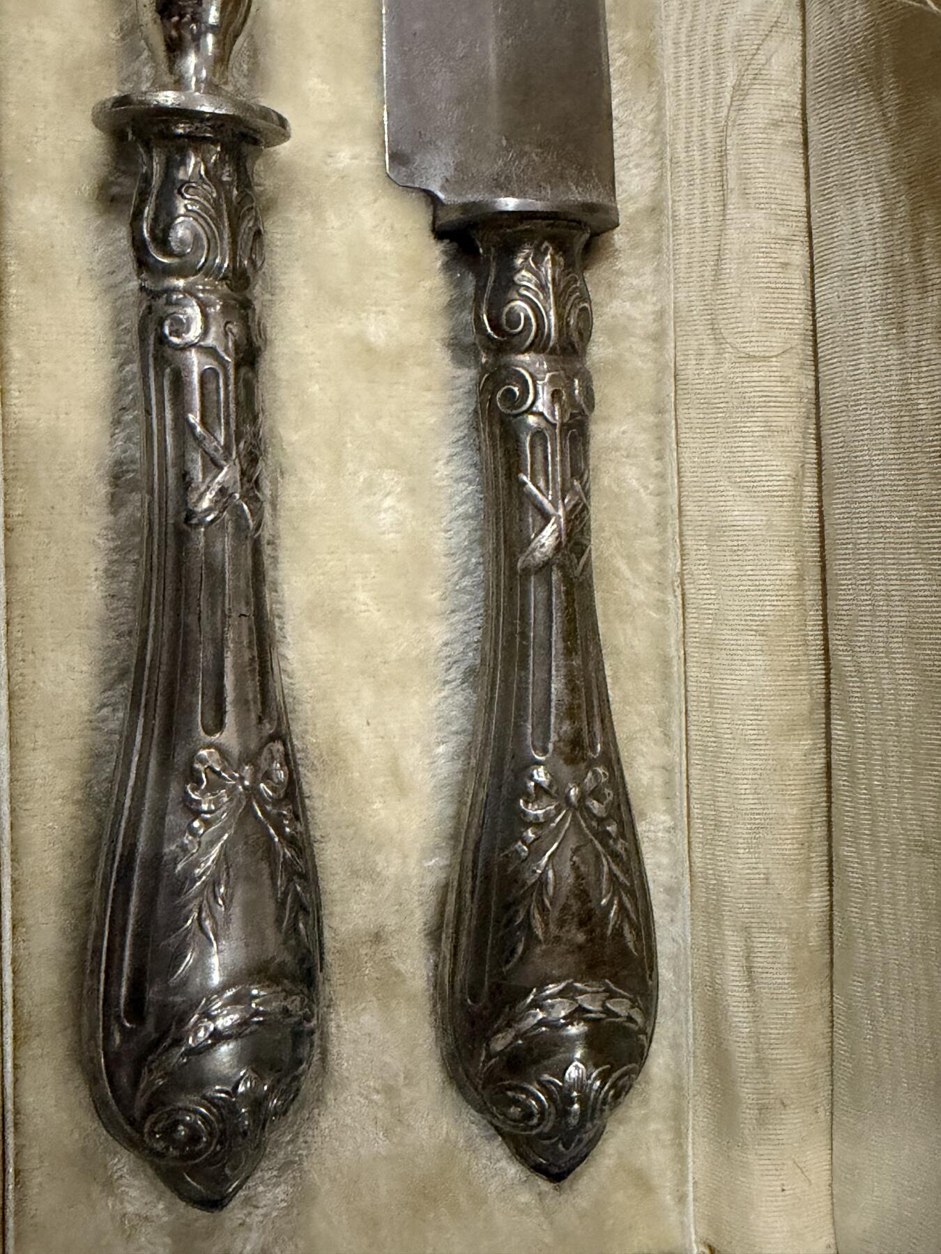 海外回流精品（欧美专场） 欧走回流纯银餐具，刀柄与叉柄处为纯银。共计207.3g。