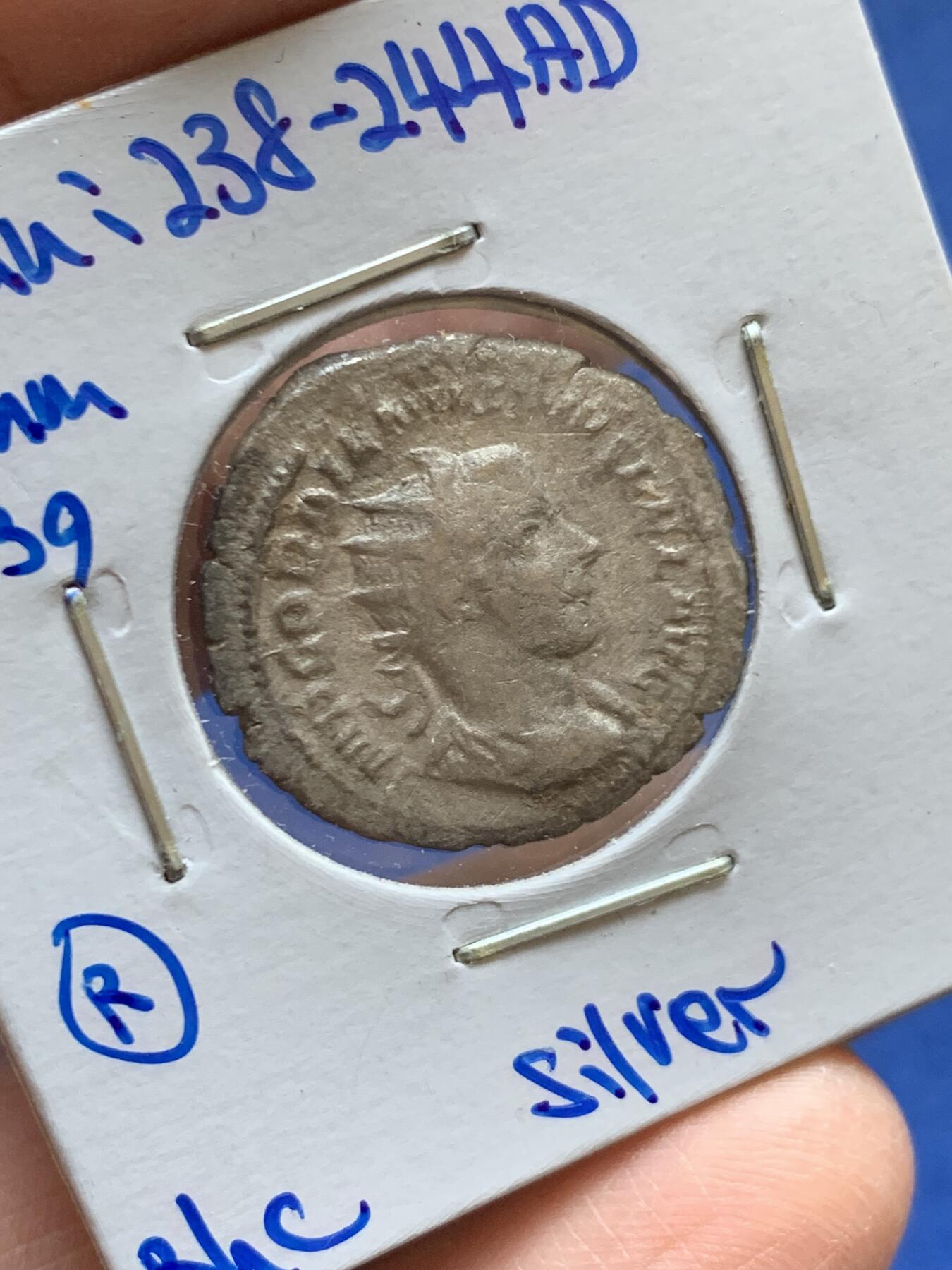 《竞宝斋》第454场 周日，周一 2场连拍 （全场包邮，欢迎送拍） 古罗马银第纳尔皇帝戈尔迪安三世 银币