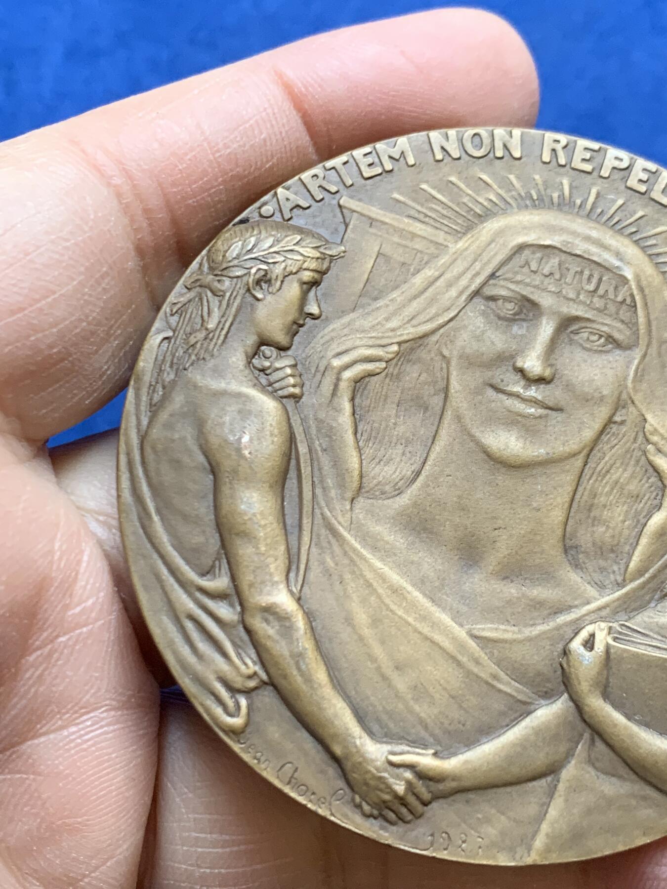 《竞宝斋》第454场 周日，周一 2场连拍 （全场包邮，欢迎送拍） 里昂牙科医院科学与艺术纪念铜章 93.85克 60.2mm 三角边铭