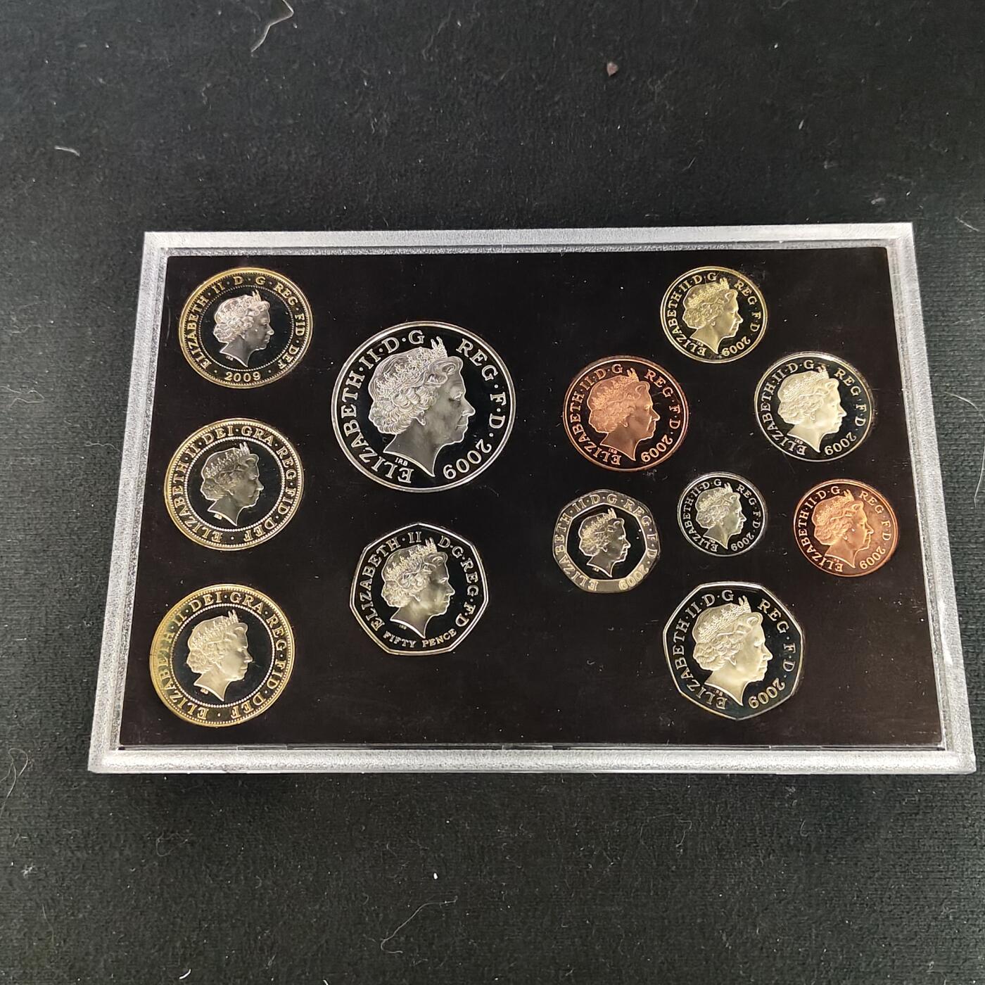 【全场包邮】纯粹捡漏拍493场 【重磅·邱园】英国2009年官方精制套币-5镑亨利八世登基500周年+50便士邱园250周年+2镑彭斯诞生250周年+2镑物种起源150周年+2镑机械时代-盒证全（内衬破损）