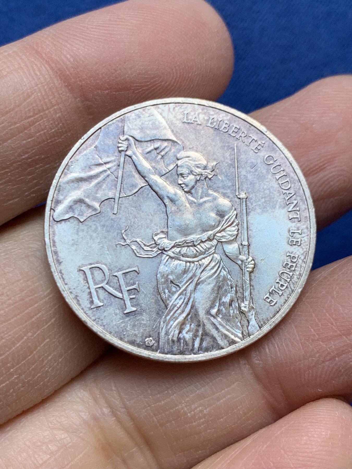 《竞宝斋》第454场 周日，周一 2场连拍 （全场包邮，欢迎送拍） 法国1993年卢浮宫百年纪念100法郎银币