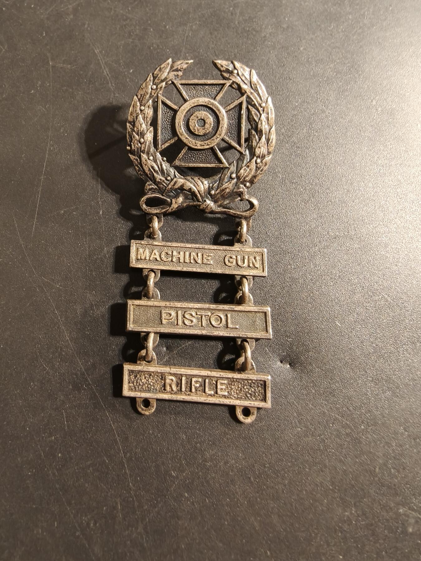 老王徽章第174期 美国陆军神射手技能章    925银    机枪、手枪、步枪3勋条     15.6g