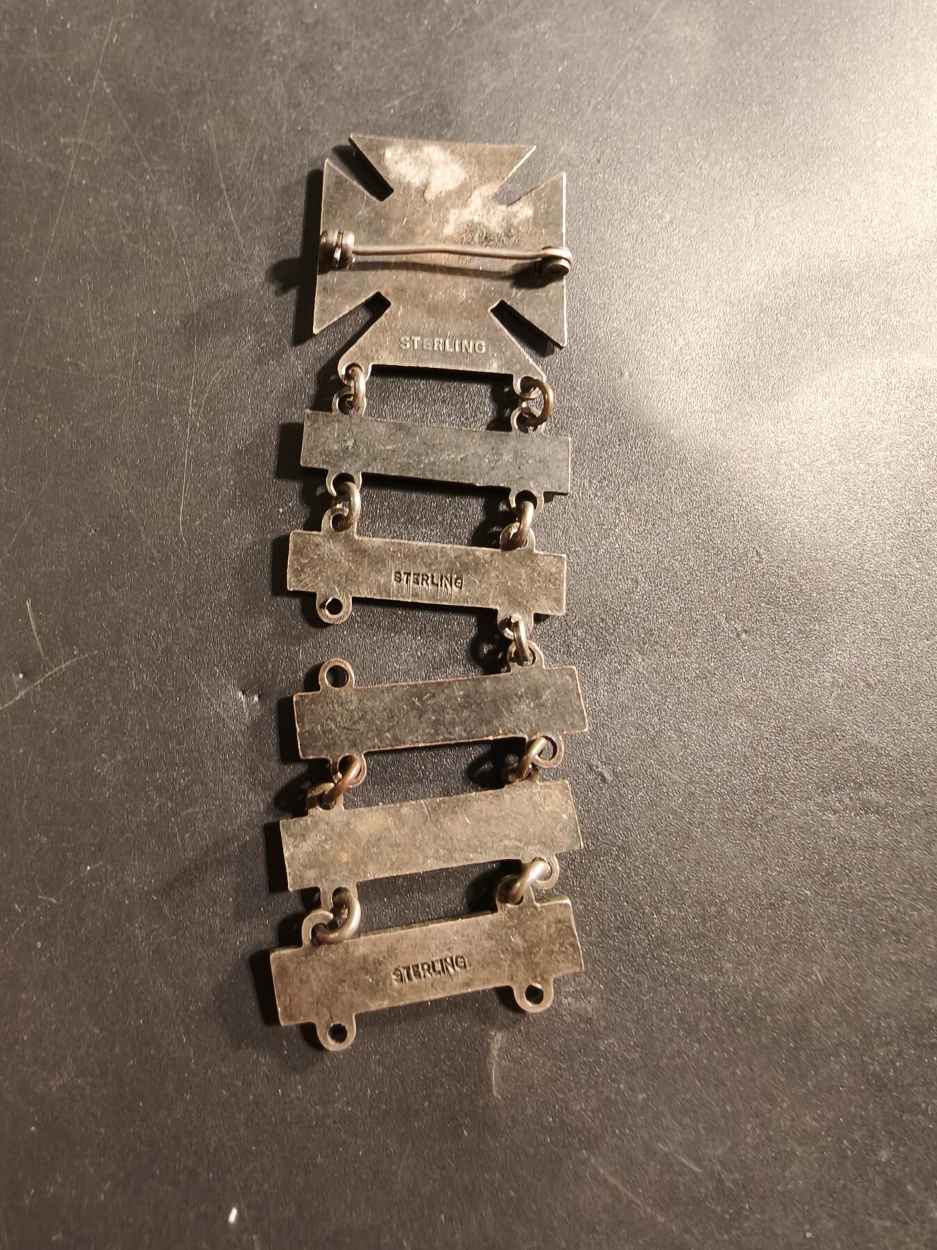 老王徽章第174期 美国陆军神射手技能章    二战时期横针版   925银    神射手、卡宾枪、机枪、手枪等5勋条    18.6g