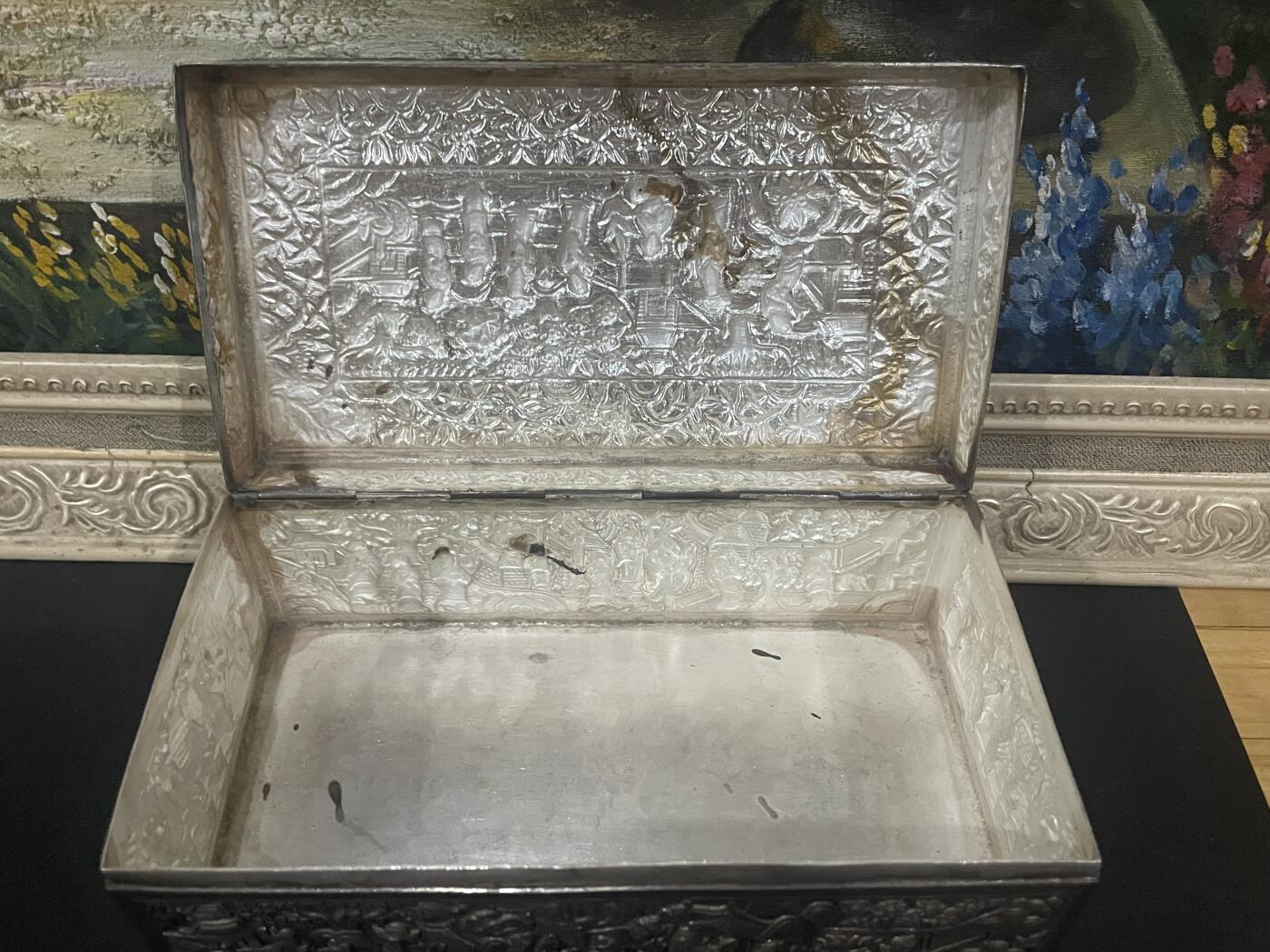 海外回流精品（欧美专场） 法国回流清代纯银方盒-人物故事题材满工，重747.9克，有款，器型大，物件精美。