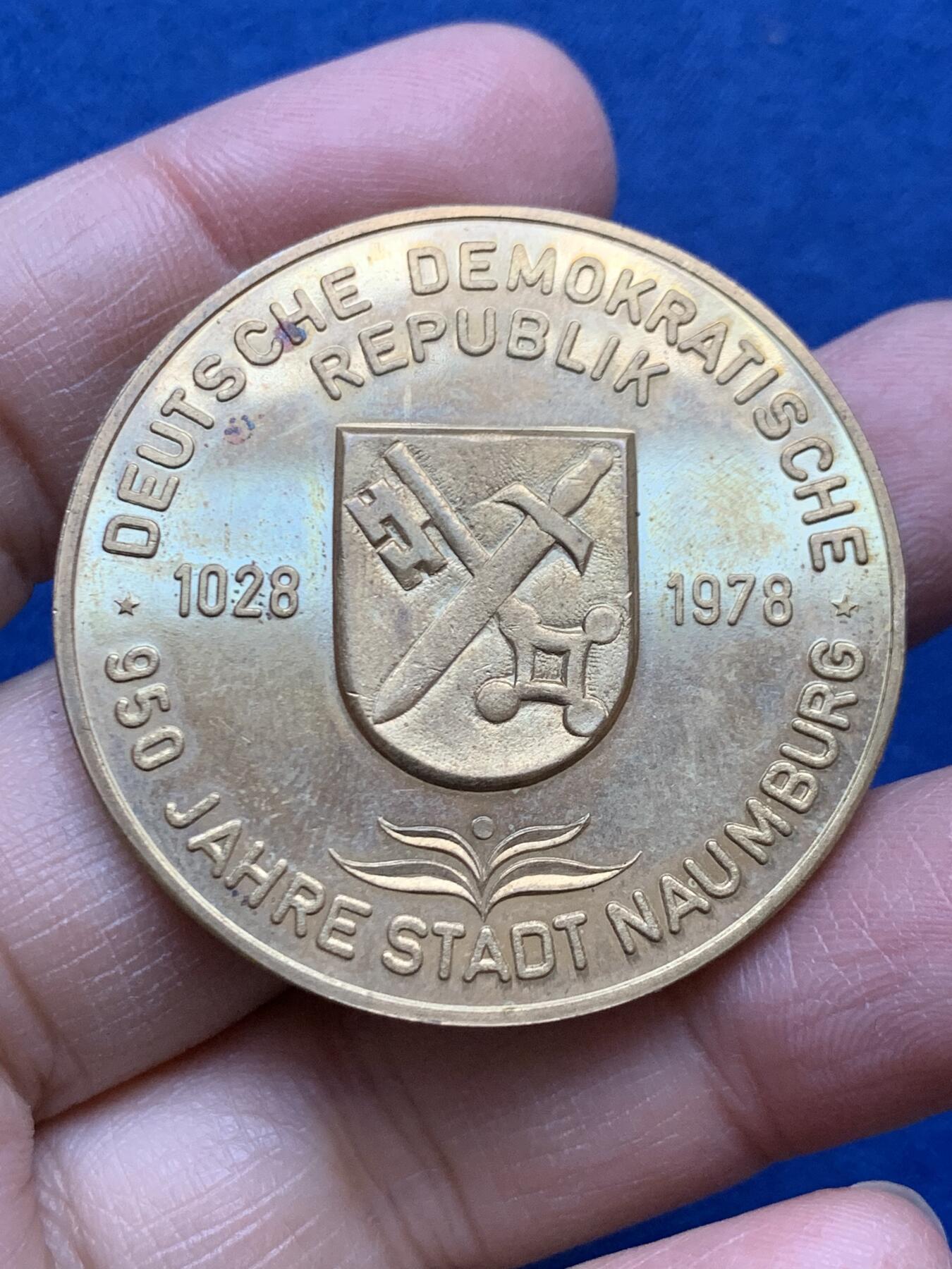 《竞宝斋》第454场 周日，周一 2场连拍 （全场包邮，欢迎送拍） 1978年瑙姆堡建城950周年纪念铜章 29.45克 42.6mm