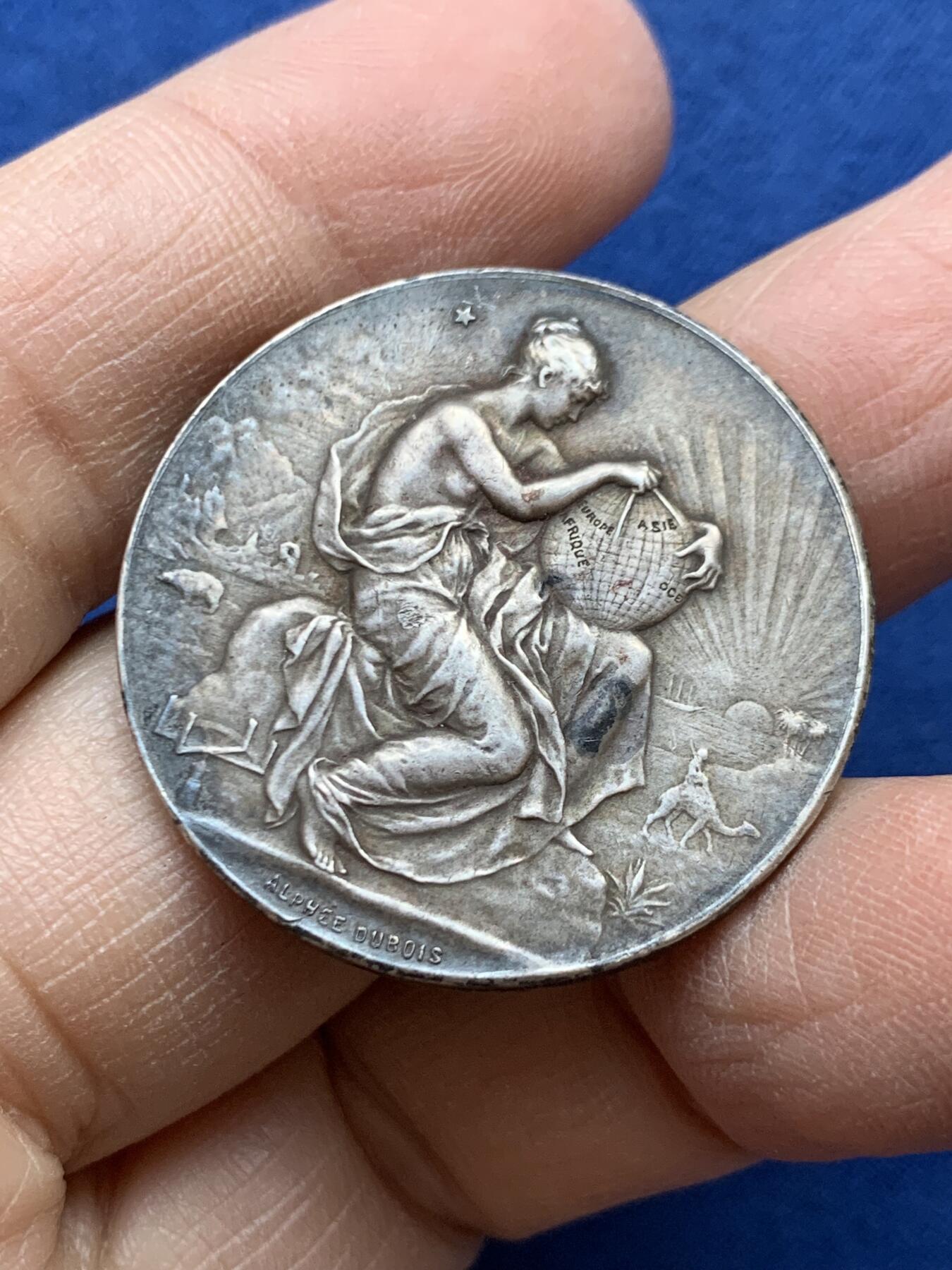 《竞宝斋》第454场 周日，周一 2场连拍 （全场包邮，欢迎送拍） 法国旅游协会纪念银章 16克 32.2mm 带盒 丰饶角银