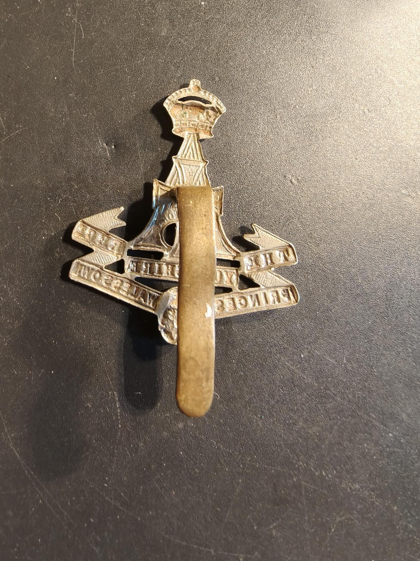 老王徽章第174期 英国皇家绿霍华德步兵团帽徽     一战时期