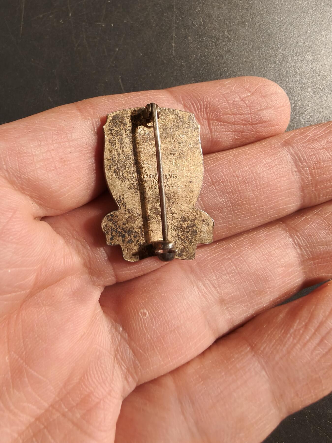 老王徽章第174期 美国陆军第711坦克歼击营证章     二战时期横针版    925银珐琅    9.8g  