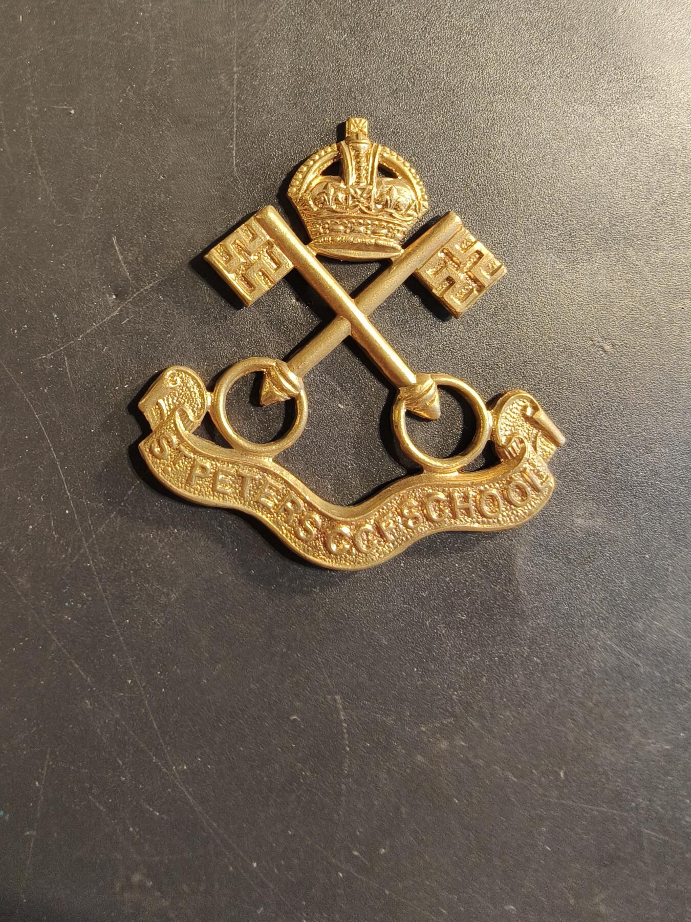 老王徽章第174期 英国圣彼得学校（约克）军官训练团帽徽    一战时期   第一版    缺背杆