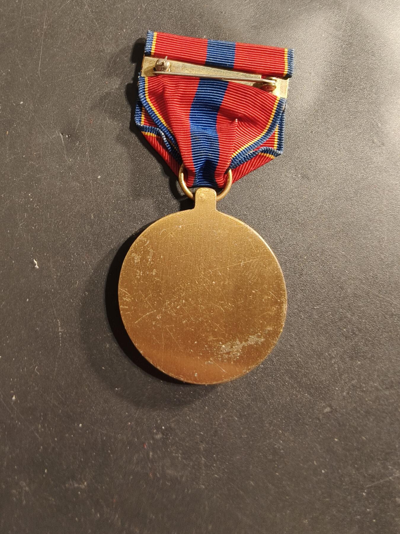 老王徽章第174期 美国海军预备役忠诚服役奖章