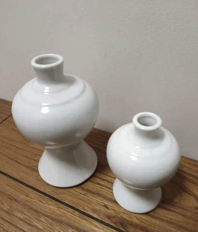 杂项专场 -  德化白瓷瓶 大的高度12.5x7.5厘米， 小9.5X6厘米  全品 无磕无飞皮无冲线