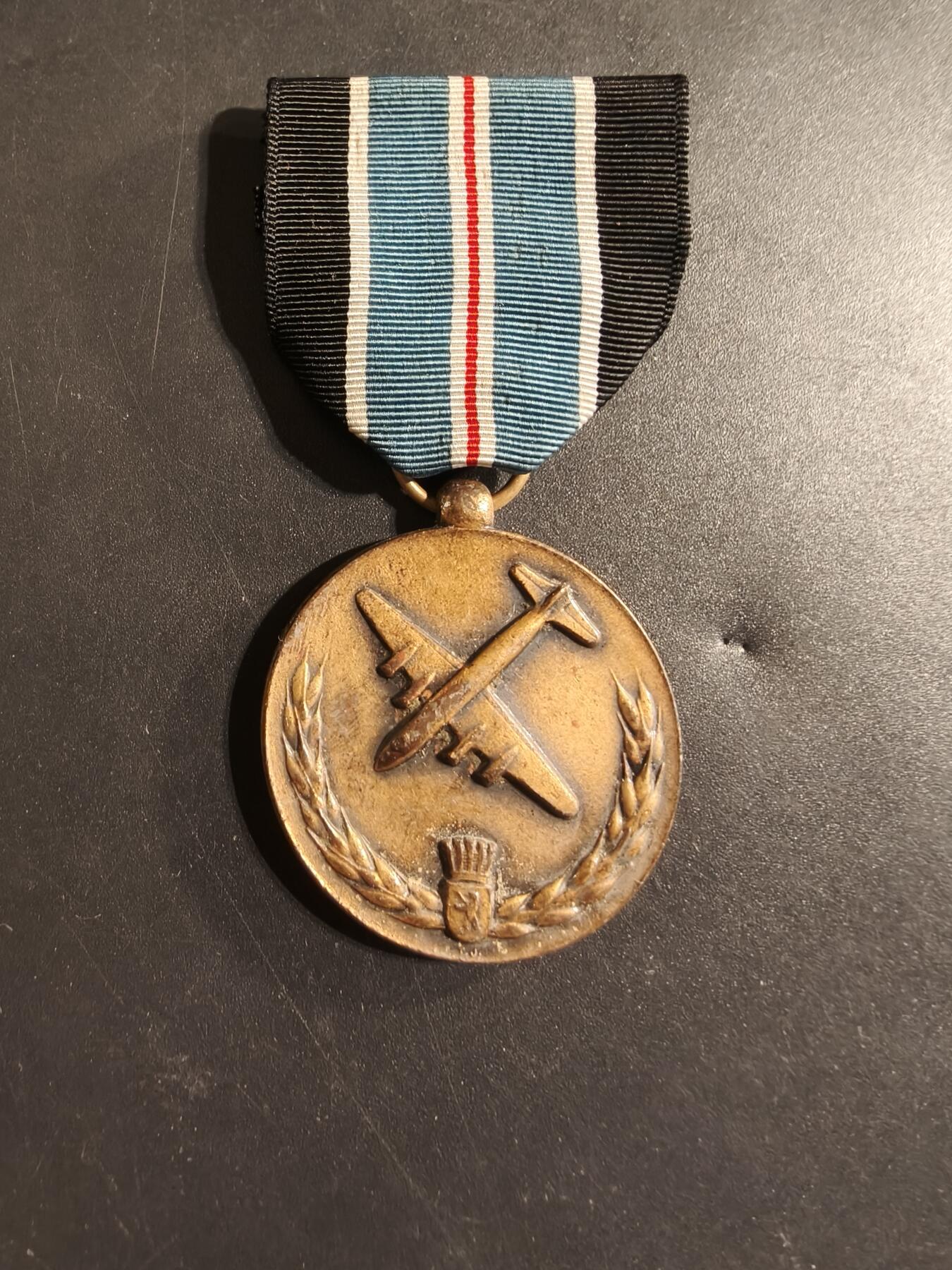 老王徽章第174期 美国空军柏林危机人道主义援助奖章