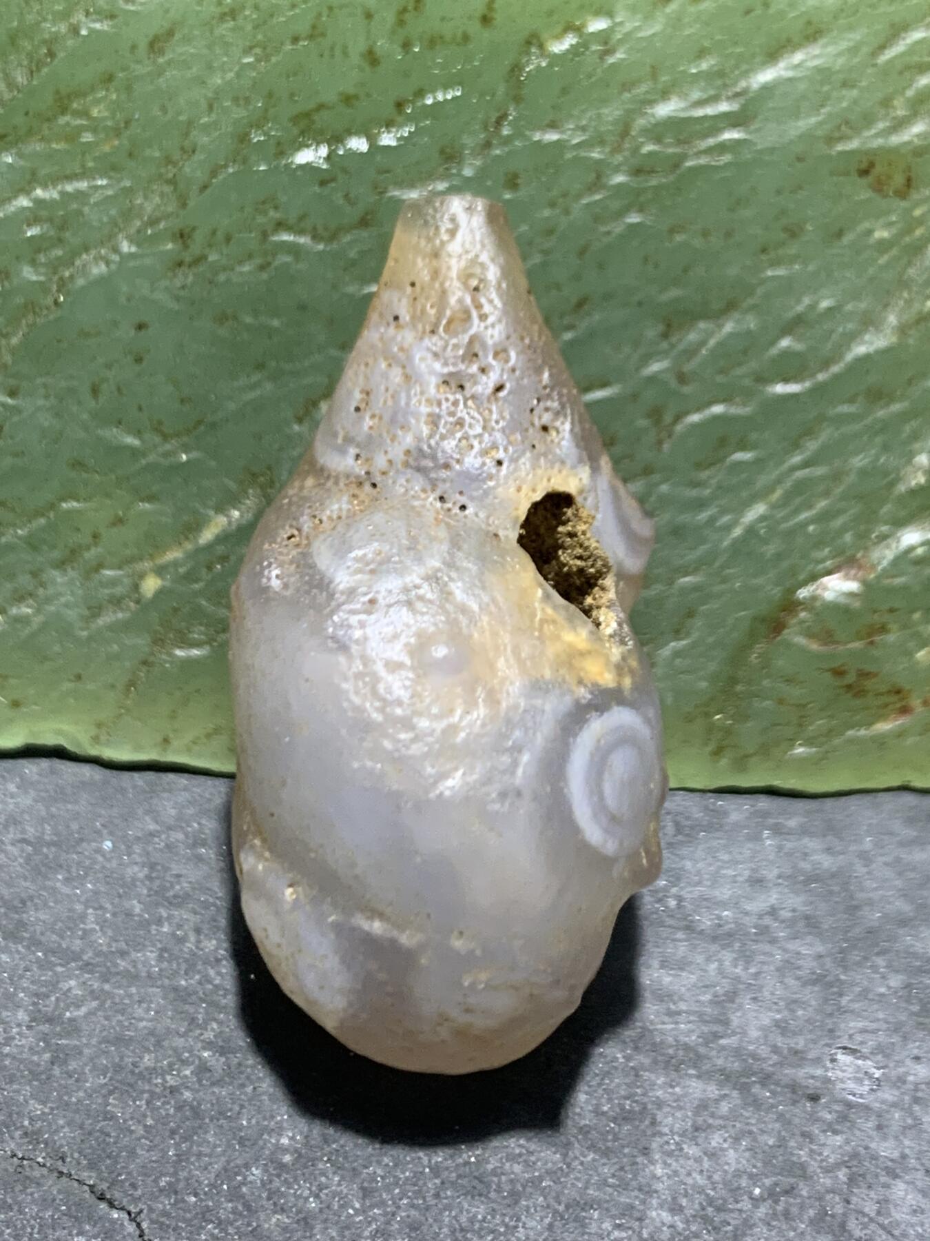 放福利！精美罕见天然孔洞戈壁阿拉善天眼纹玛瑙原石一颗，