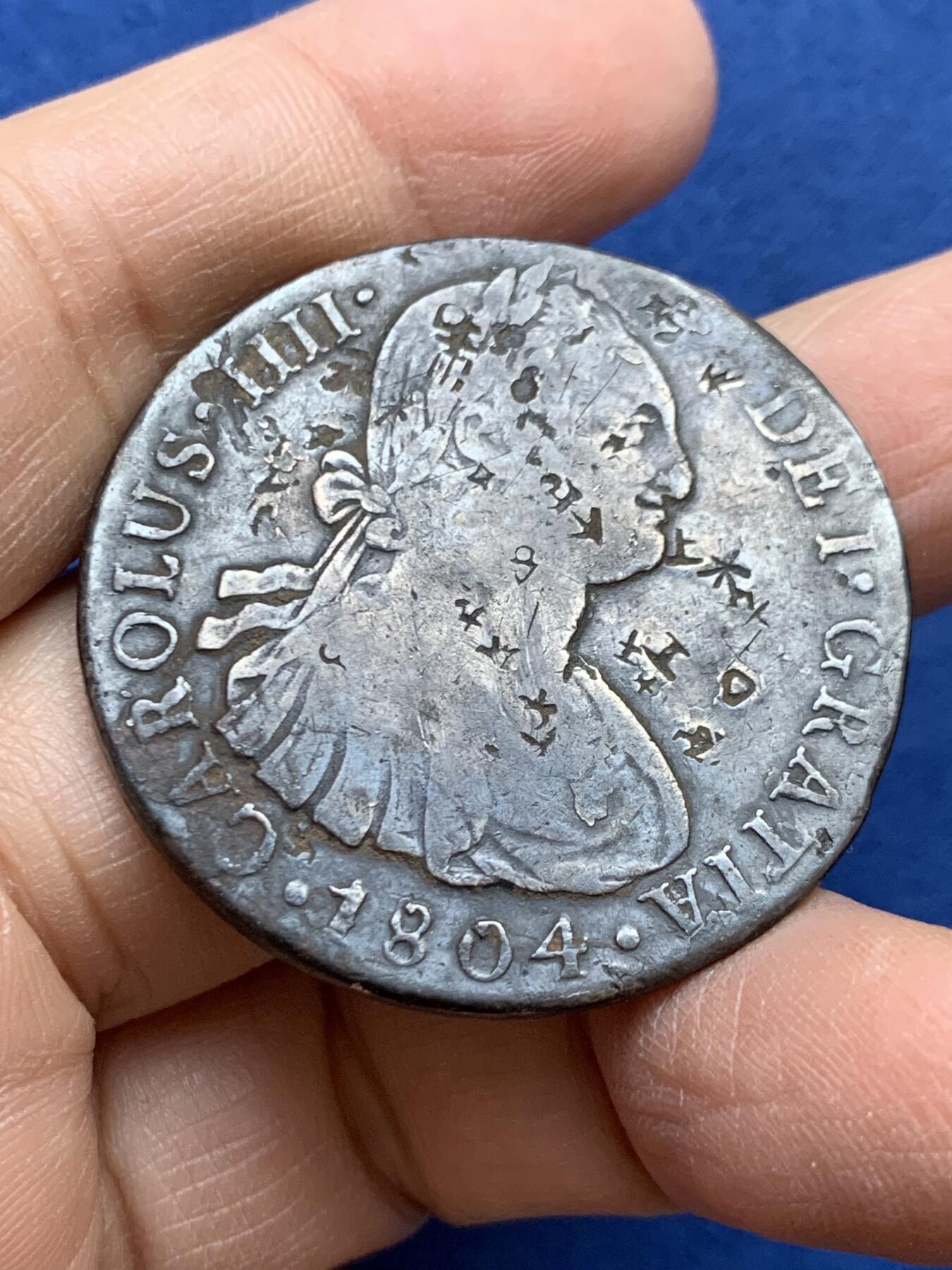 《竞宝斋》第454场 周日，周一 2场连拍 （全场包邮，欢迎送拍） 西班牙1804年卡洛斯四世双柱，黑包浆，有戳记，味道不错