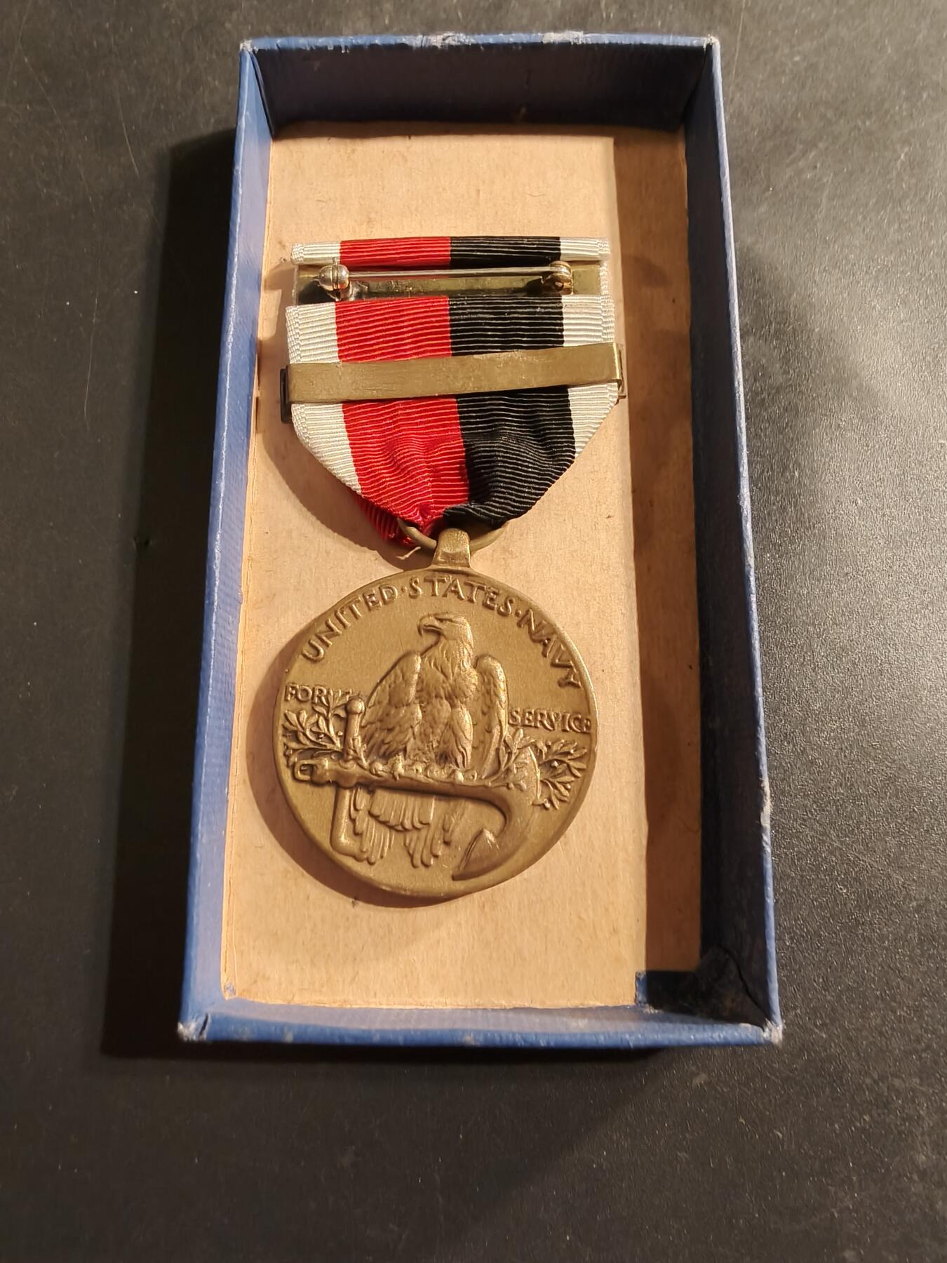 老王徽章第174期 美国海军二战占领军服役奖章     原盒     亚洲勋条