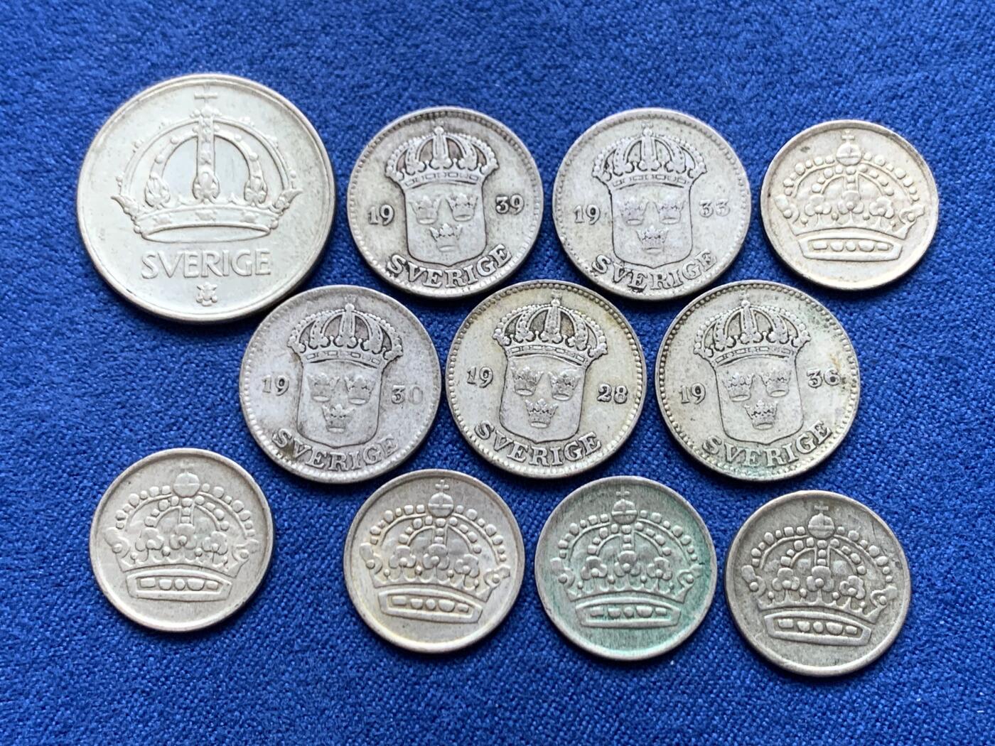 《竞宝斋》第454场 周日，周一 2场连拍 （全场包邮，欢迎送拍） 11枚一组 瑞典50欧尔1枚+25欧尔5枚+10欧尔5枚小银币 总重24g
