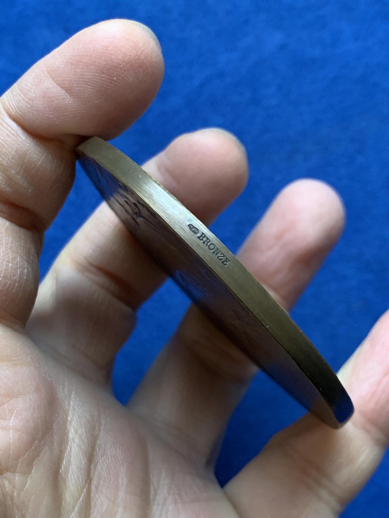 《竞宝斋》第454场 周日，周一 2场连拍 （全场包邮，欢迎送拍） 名家名作 1900年巴黎世博会纪念大铜章 102克 63mm 丰饶角铜标