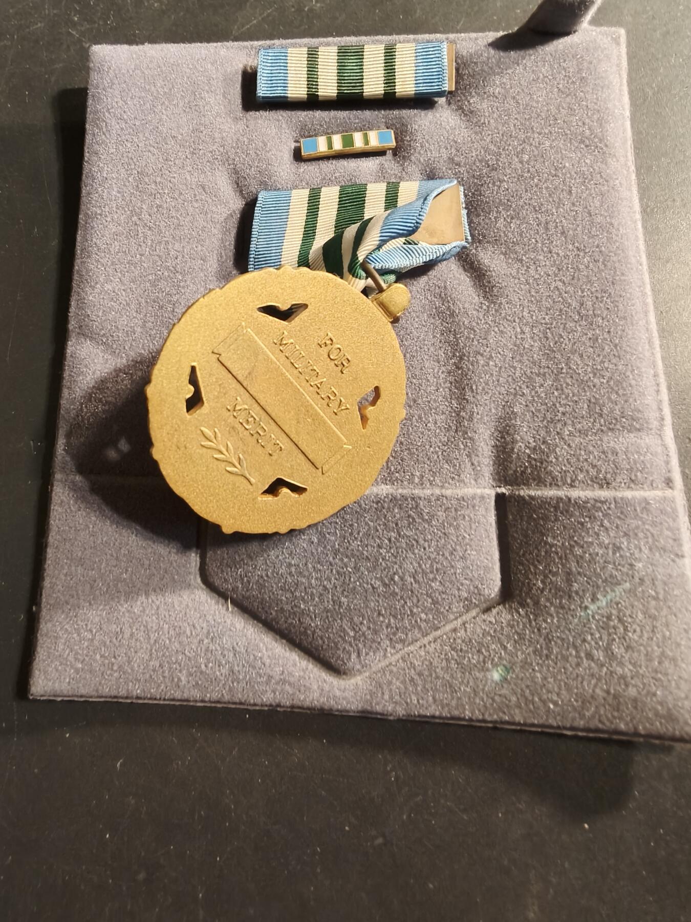 老王徽章第174期 美国三军联勤嘉奖奖章    带略和珐琅略    美国少见的珐琅章