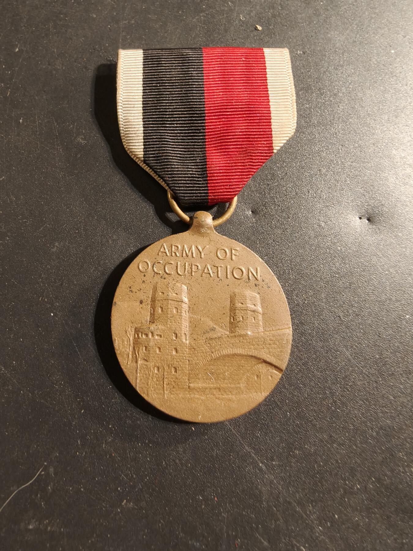 老王徽章第174期 美国陆军二战占领军服役奖章