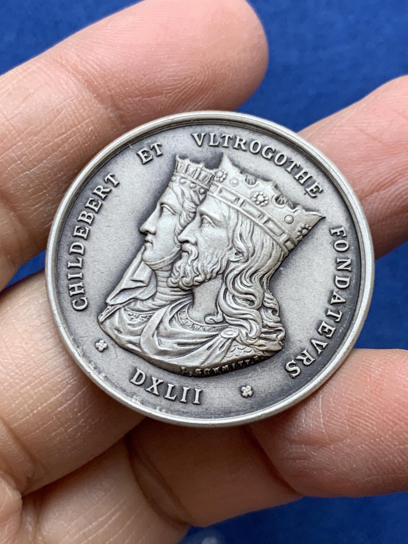 《竞宝斋》第454场 周日，周一 2场连拍 （全场包邮，欢迎送拍） 法国里昂市立医院总理事会银章 丰饶角1银 17.4克 35mm