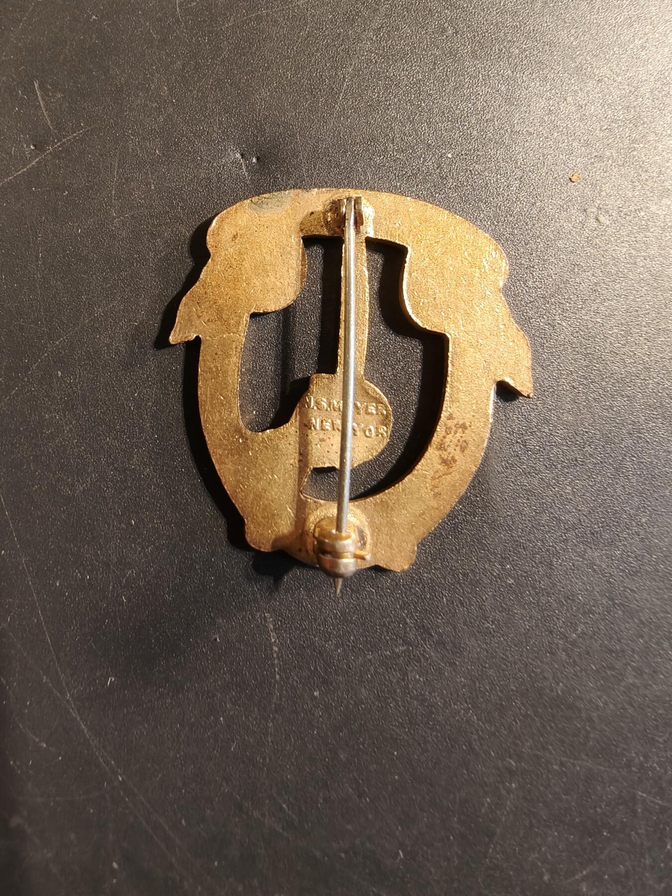 老王徽章第174期 美国陆军第7骑兵团证章    二战时期横针版