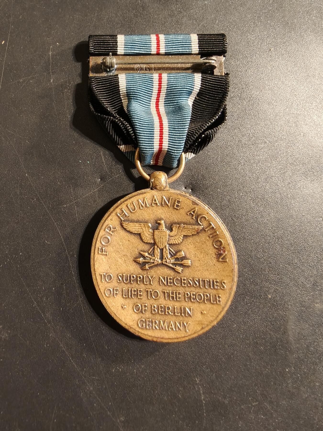 老王徽章第174期 美国空军柏林危机人道主义援助奖章