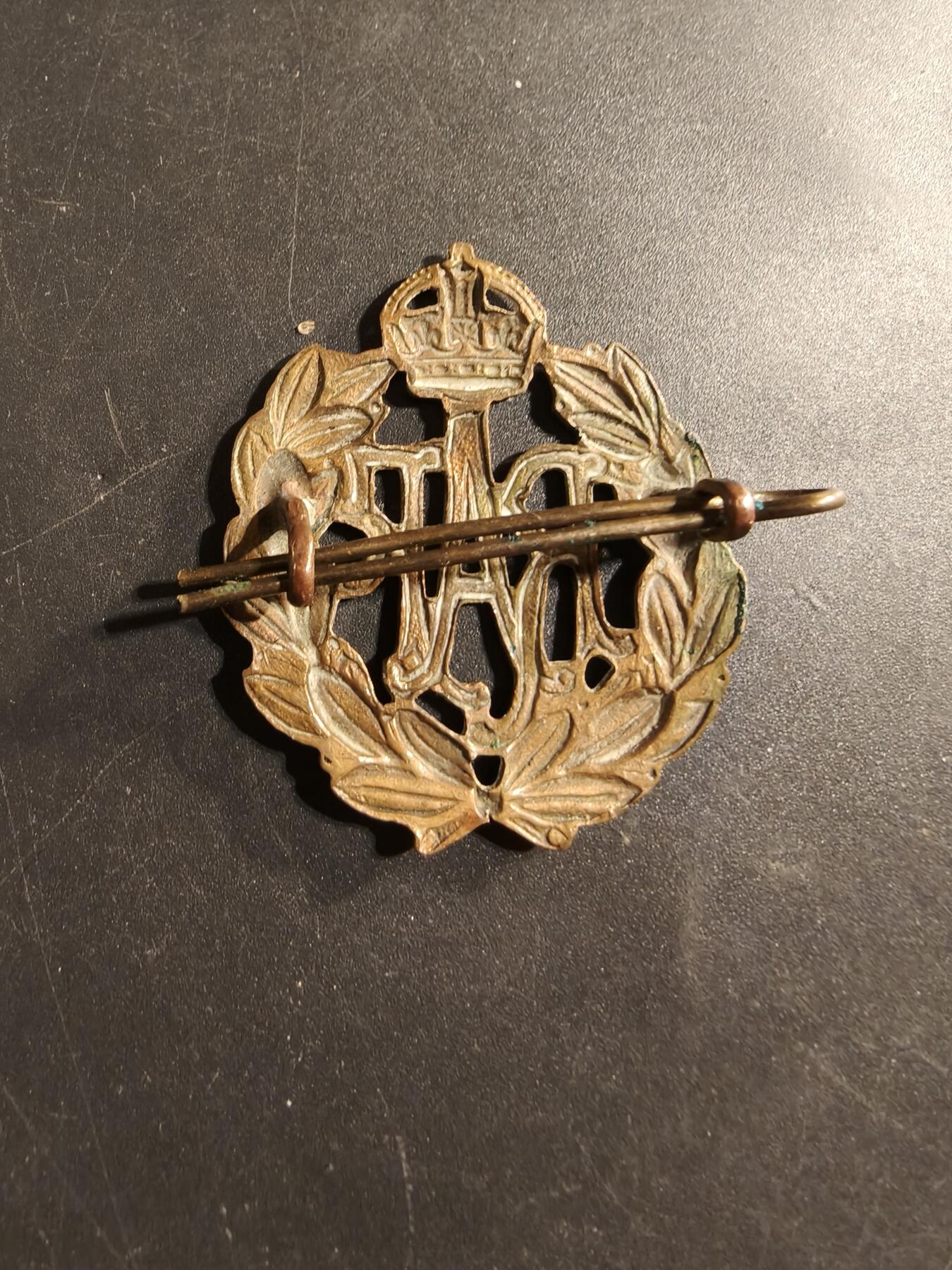 老王徽章第174期 英国皇家空军帽徽    二战时期