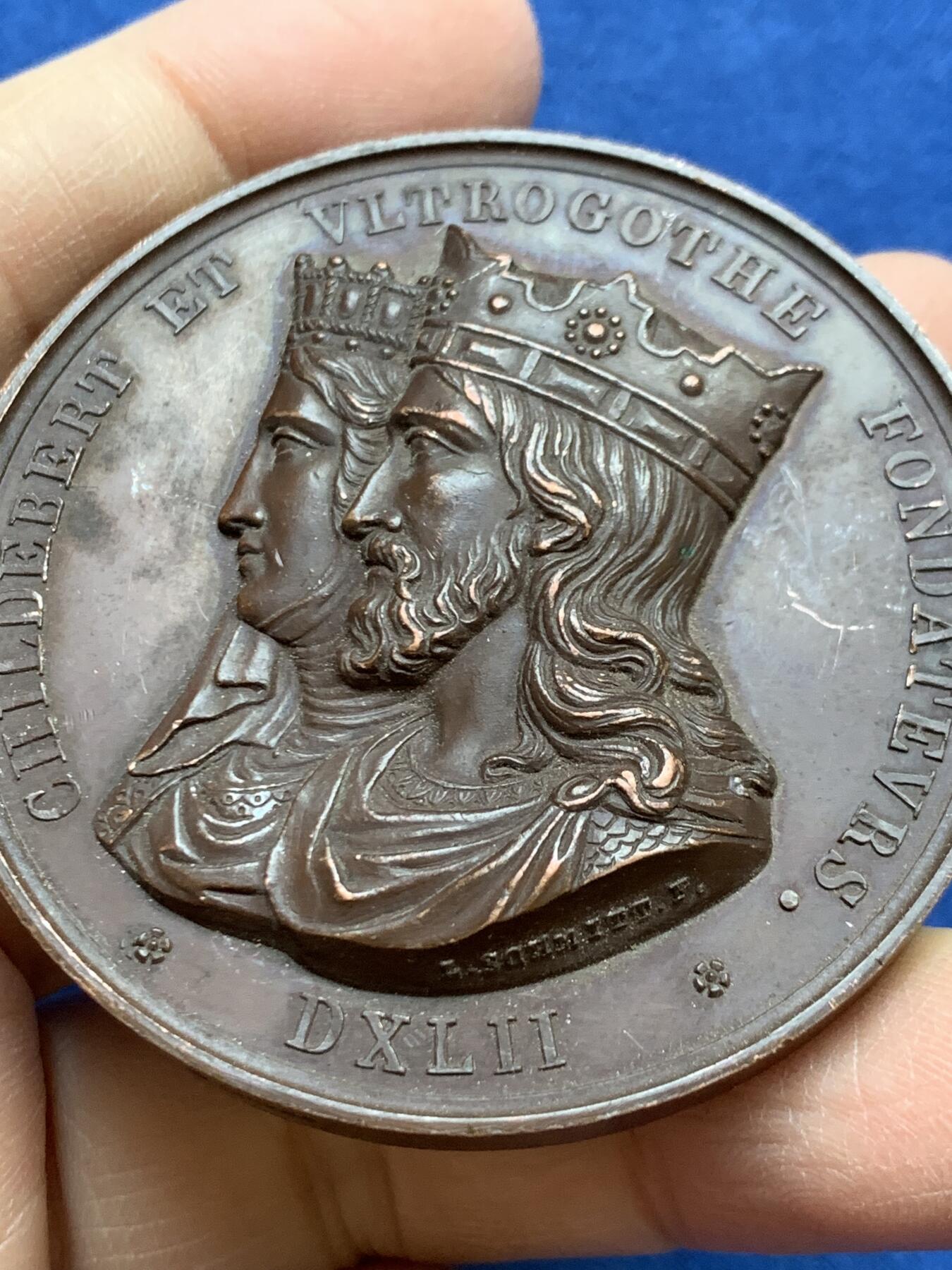 《竞宝斋》第454场 周日，周一 2场连拍 （全场包邮，欢迎送拍） 法国1845年里昂医院总理事会大铜章 94.9克 55.8mm 原铸 手指铜标 高浮雕