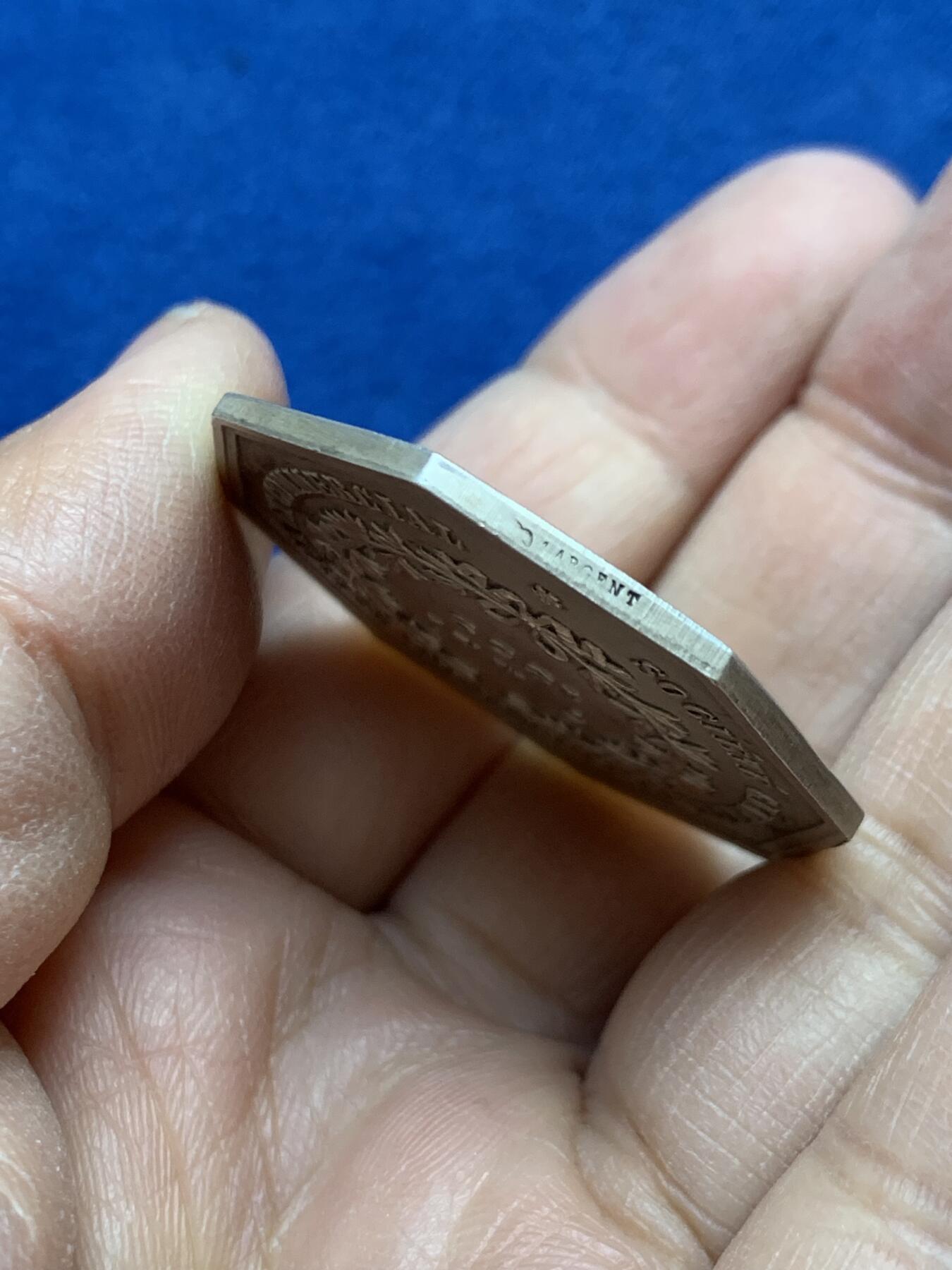 《竞宝斋》第454场 周日，周一 2场连拍 （全场包邮，欢迎送拍） 法国工商信贷银行八角银代币 20.9克 36.8mm 丰饶角1银标